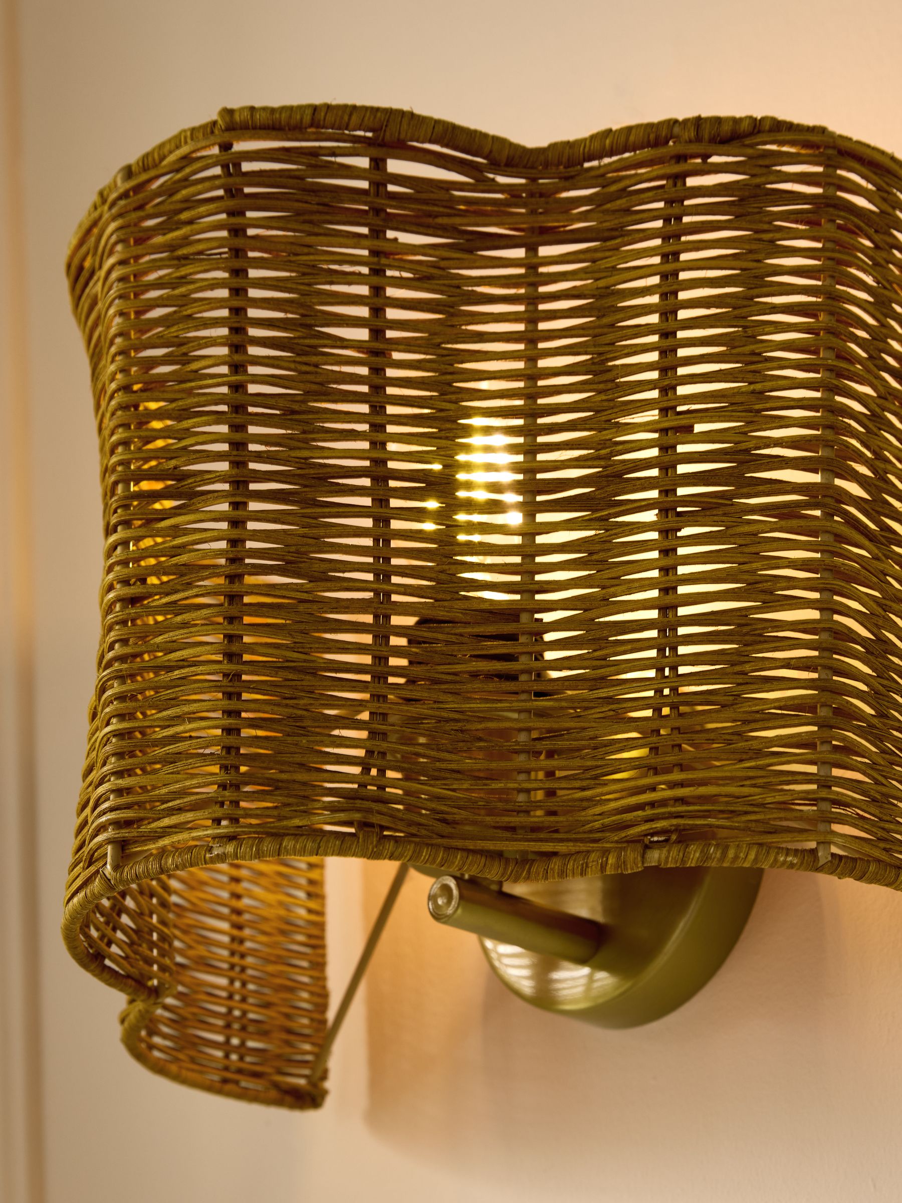 Nina Campbell Natural Fleur rattan wall light - British product