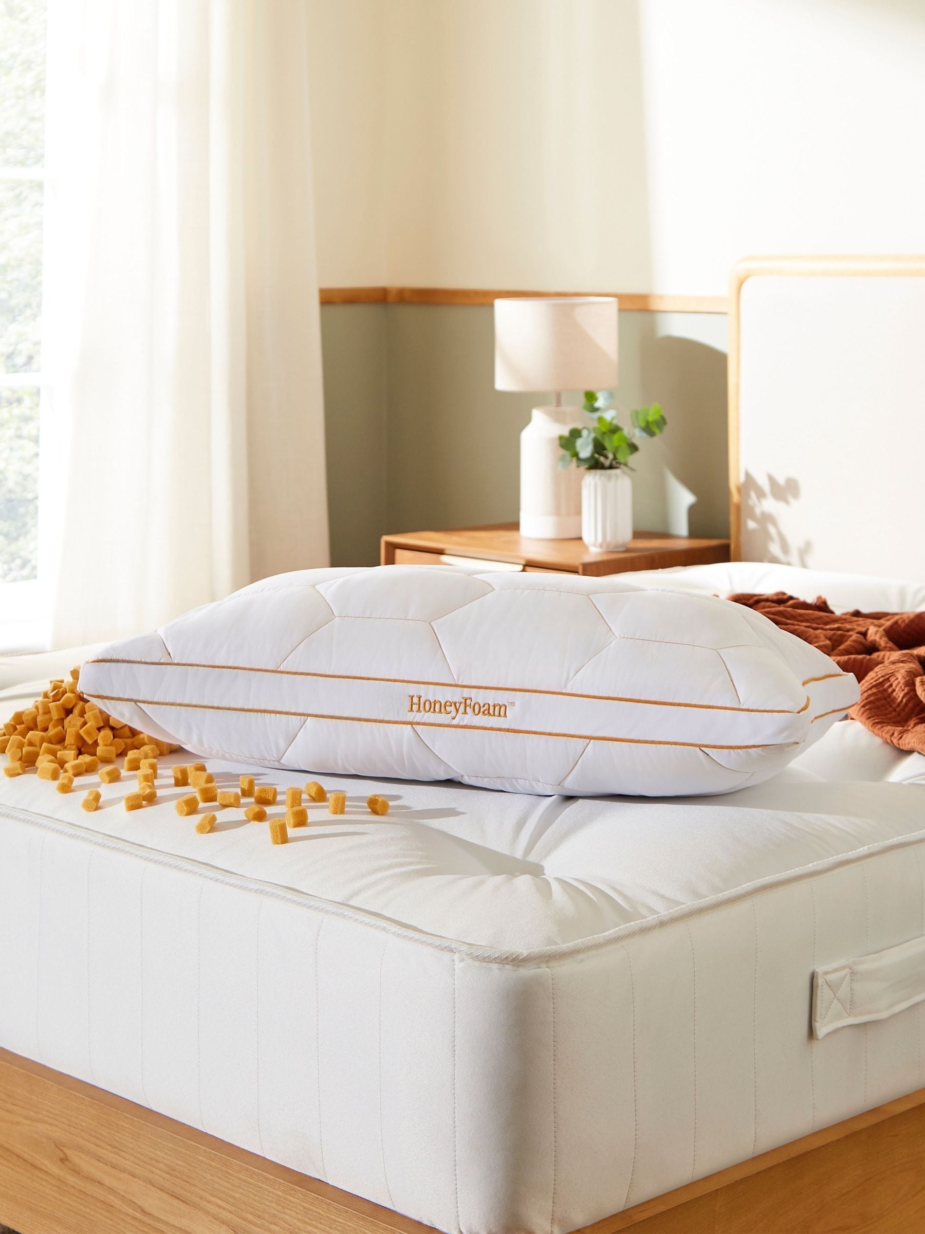 FBC HoneyFoam Adjustable White Pillow Standard (British brand)