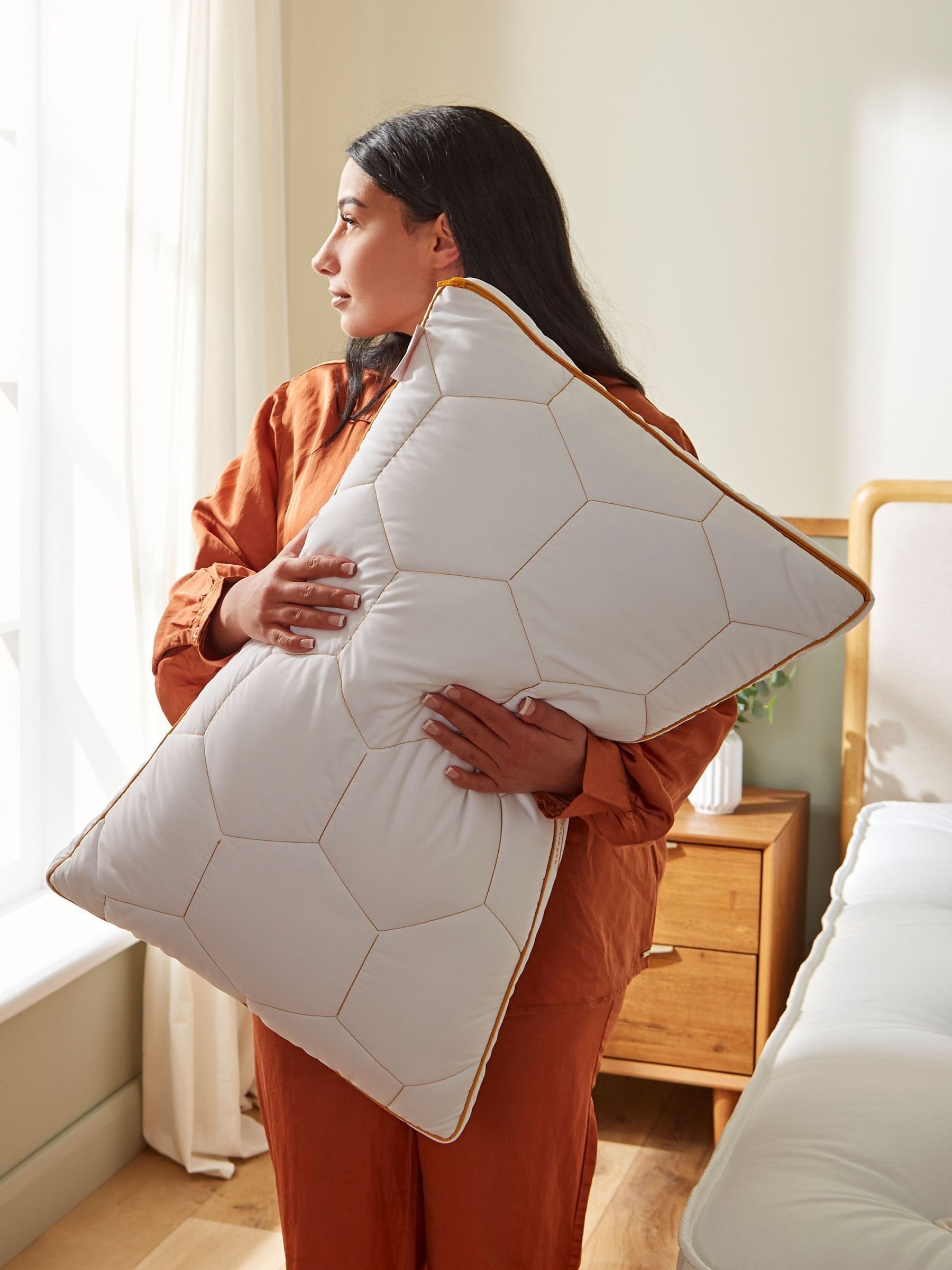 FBC HoneyFoam Adjustable White Pillow Standard (British brand)