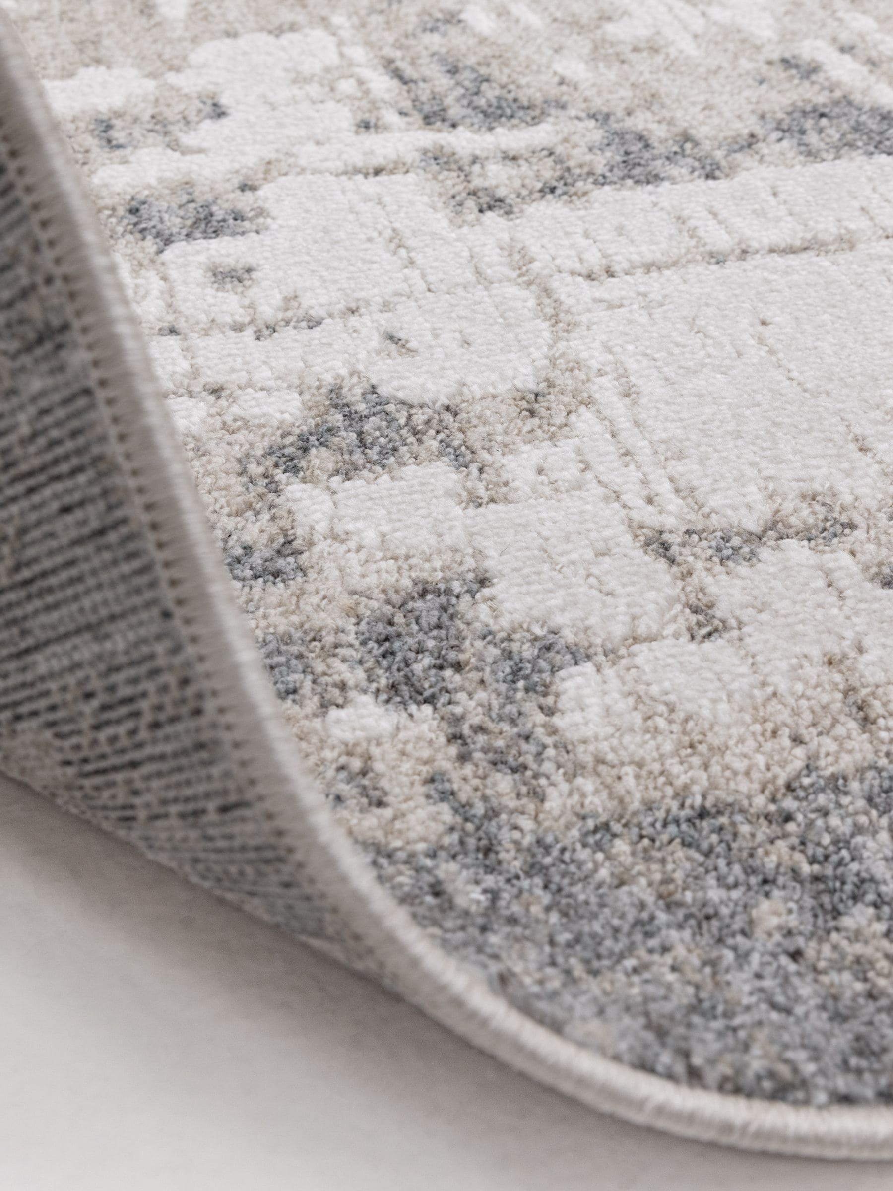 Abstract rug in grey from Anders collection, UK version
