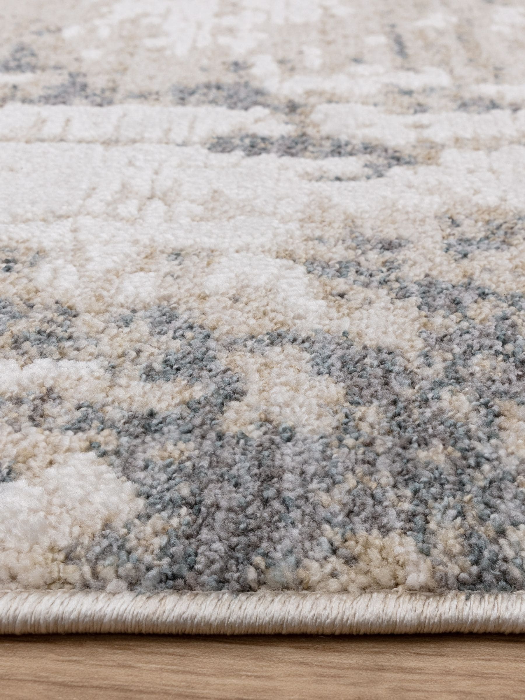 Abstract rug in grey from Anders collection, UK version