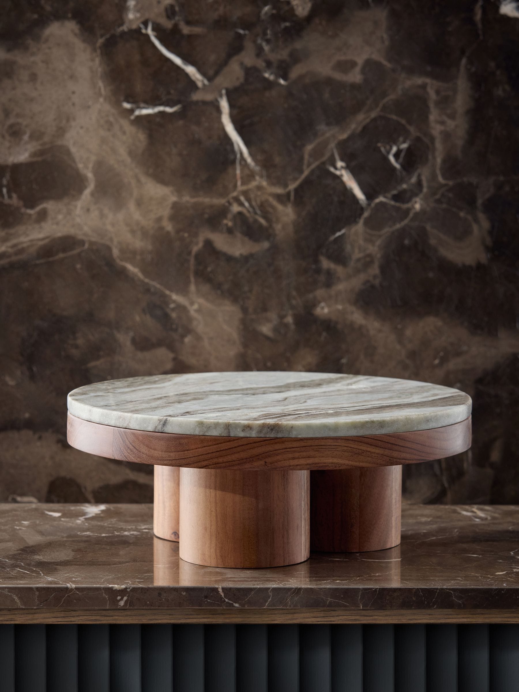 Natural N. marble and wood pedestal serving board 35cm (British brand)