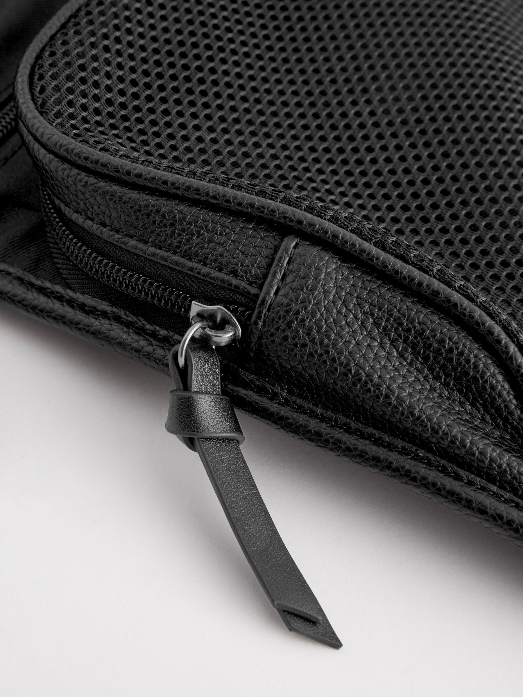 Black hanging washbag - British product