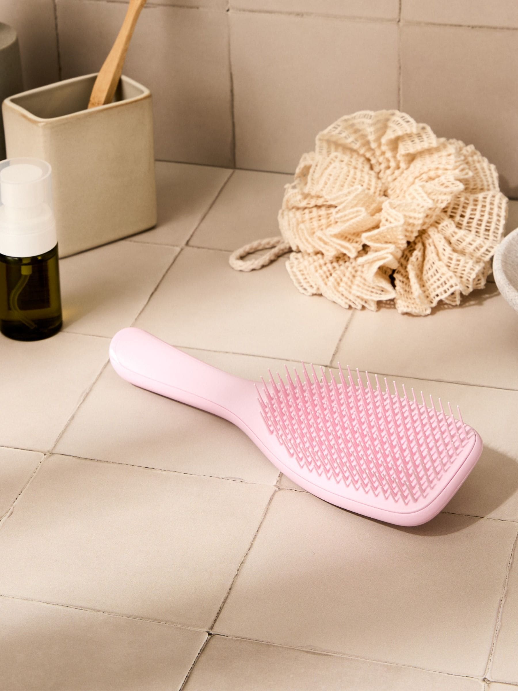 Tangle Teezer Ultimate Detangler Millennial Pink hairbrush (British brand)
