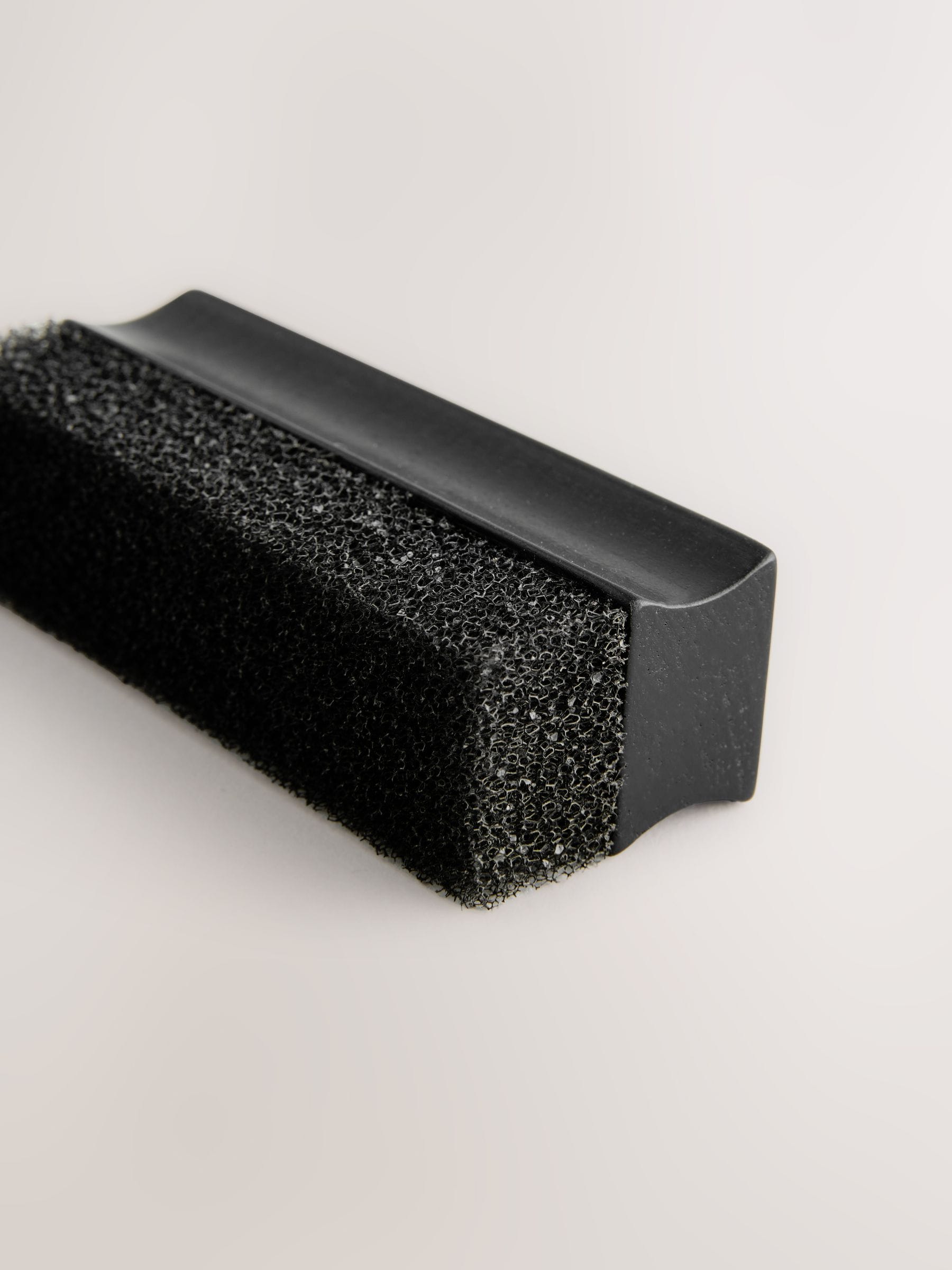 Beard trimmings sink sweeper black - British product