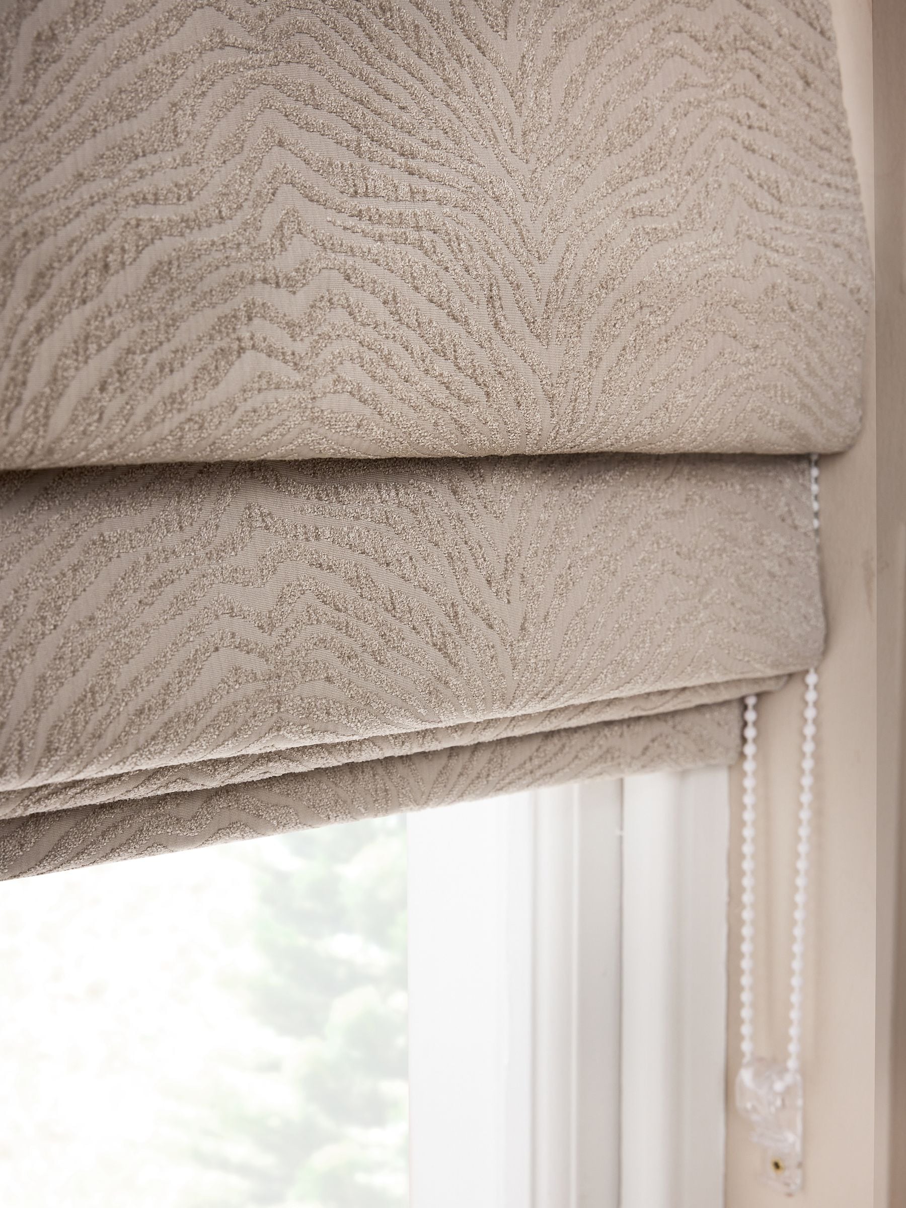 Zebra chenille blackout roman blind natural finish - British product