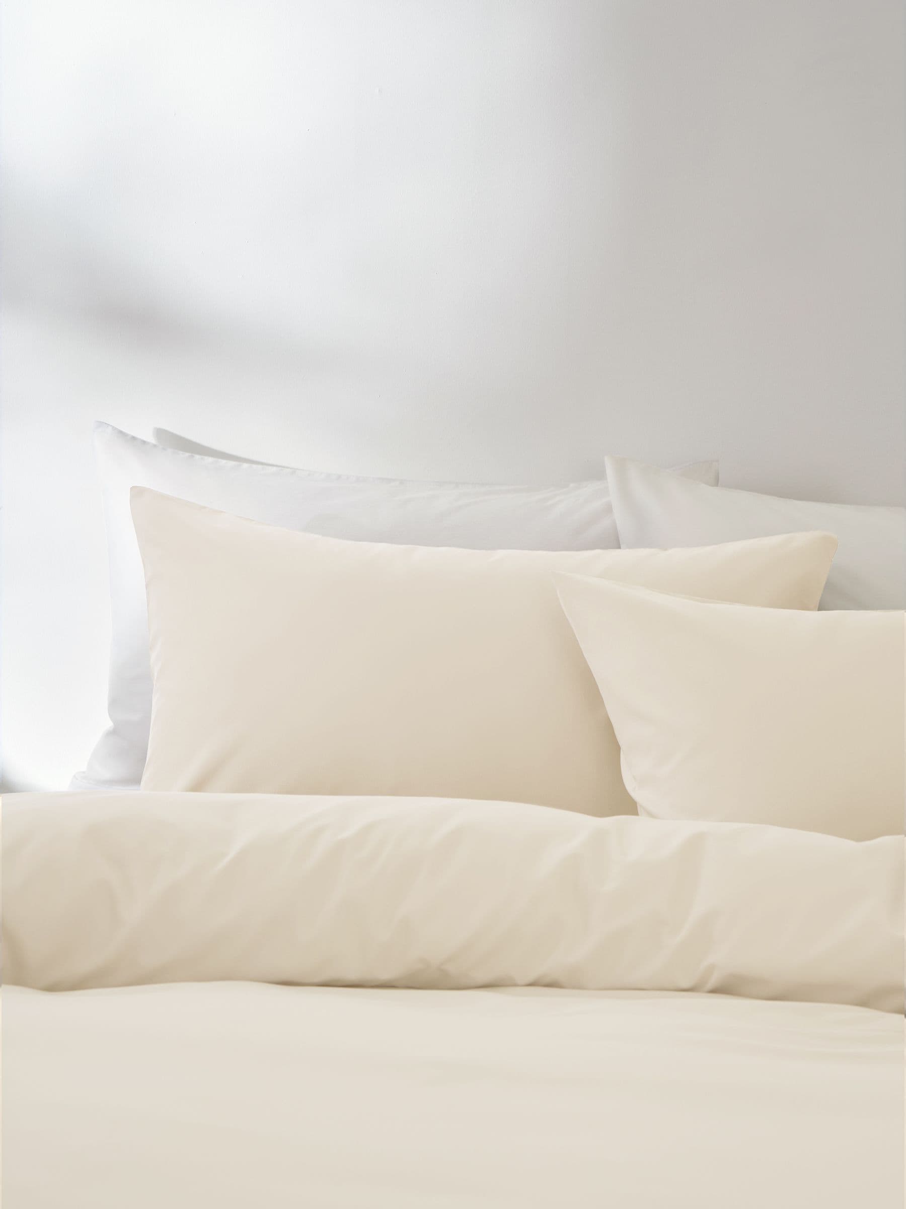 Set of 2 White Non Iron Simply Soft Housewife Pillowcases