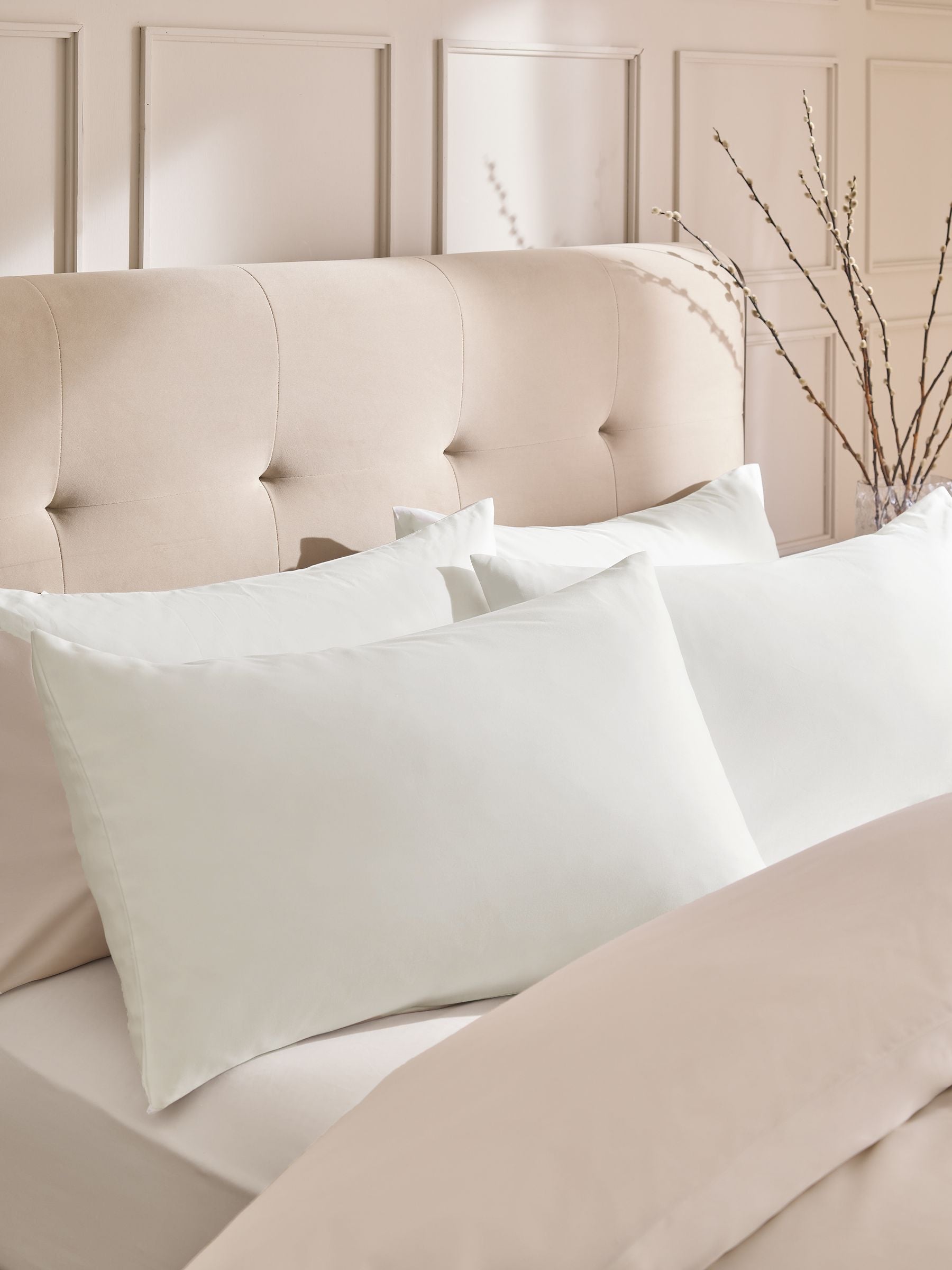 Collection Luxe white Egyptian cotton pillowcases 200 thread count, UK version