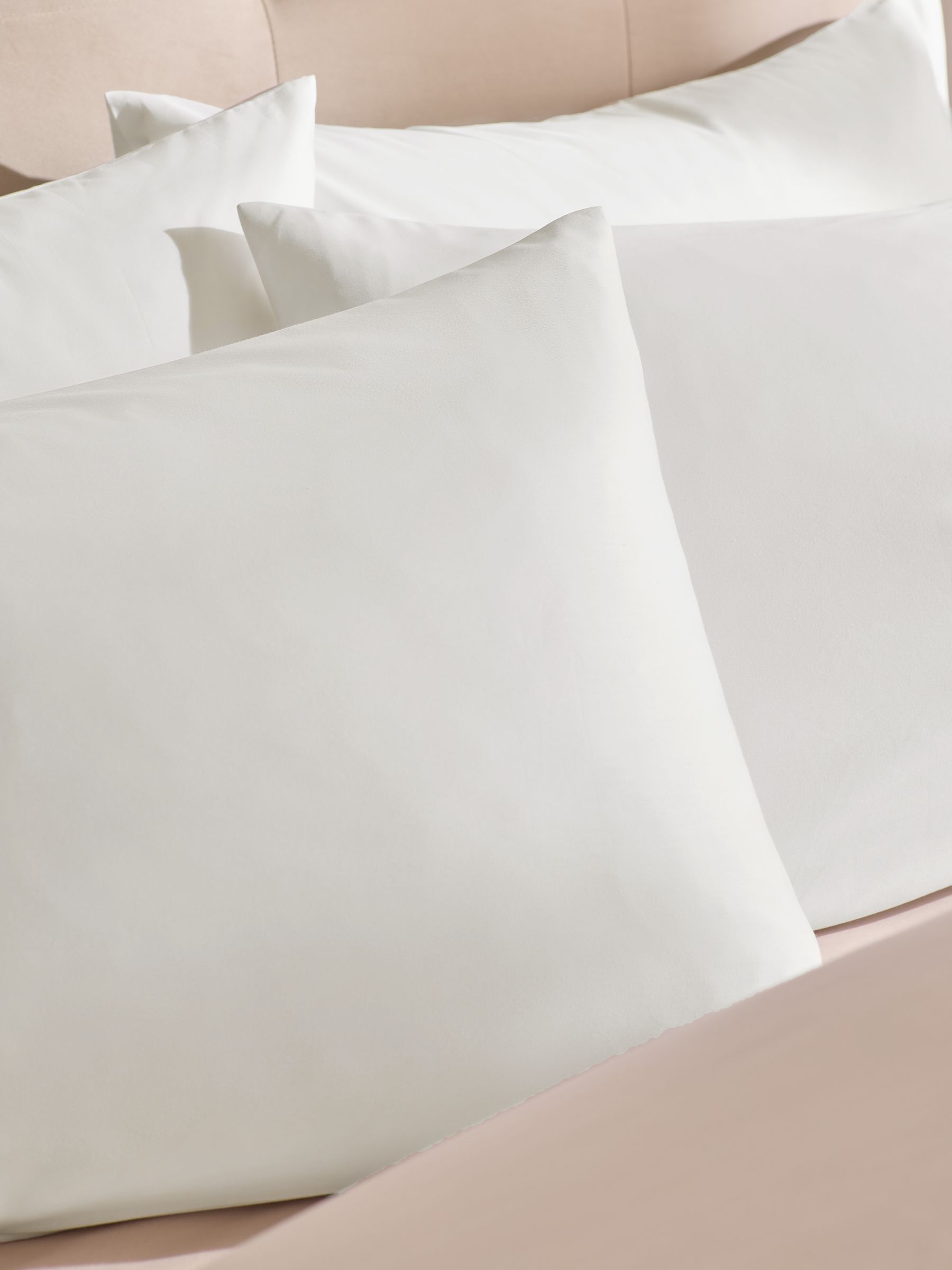 Collection Luxe white Egyptian cotton pillowcases 200 thread count, UK version