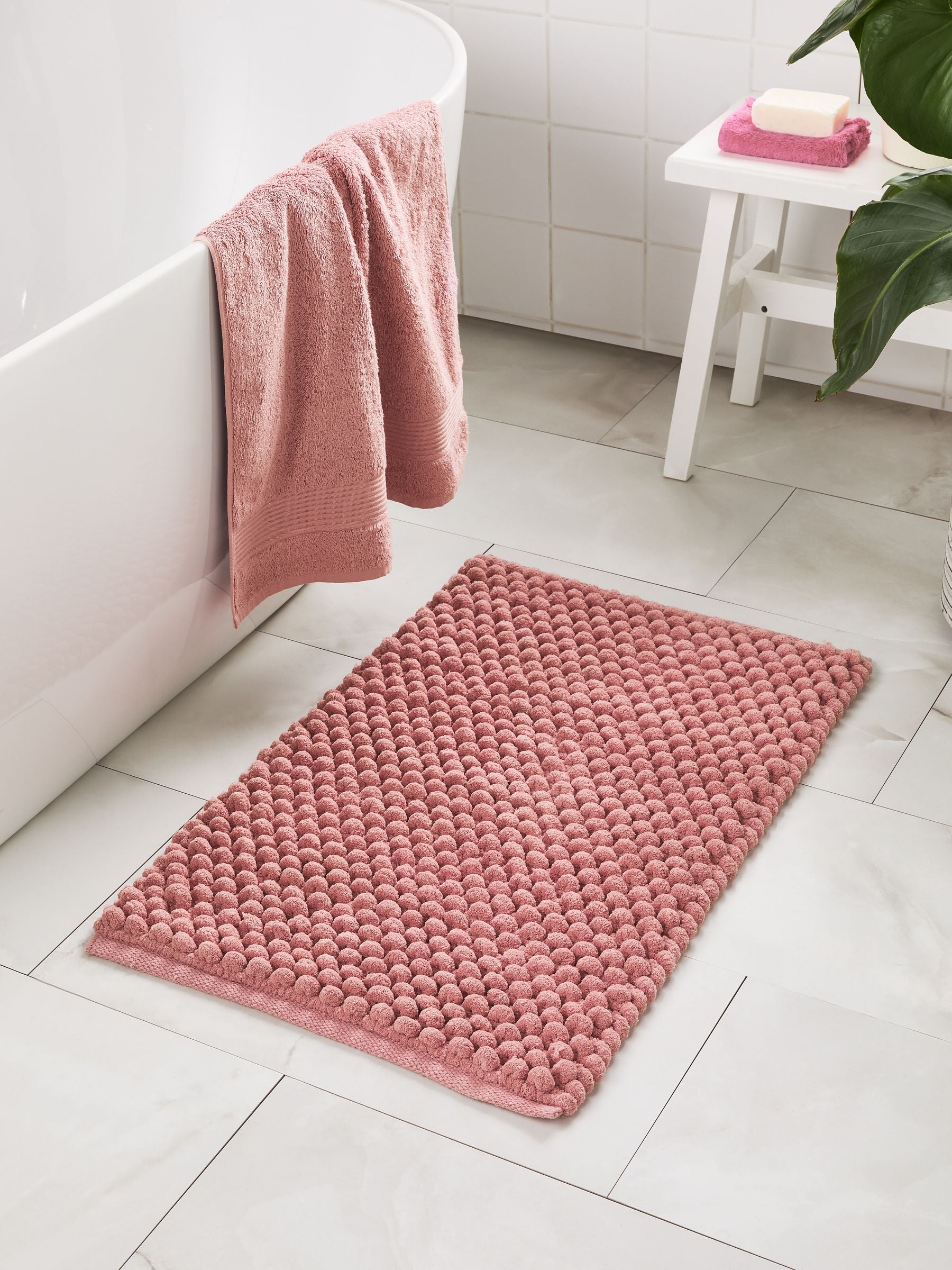 Dusky Pink Bobble Bath Mat
