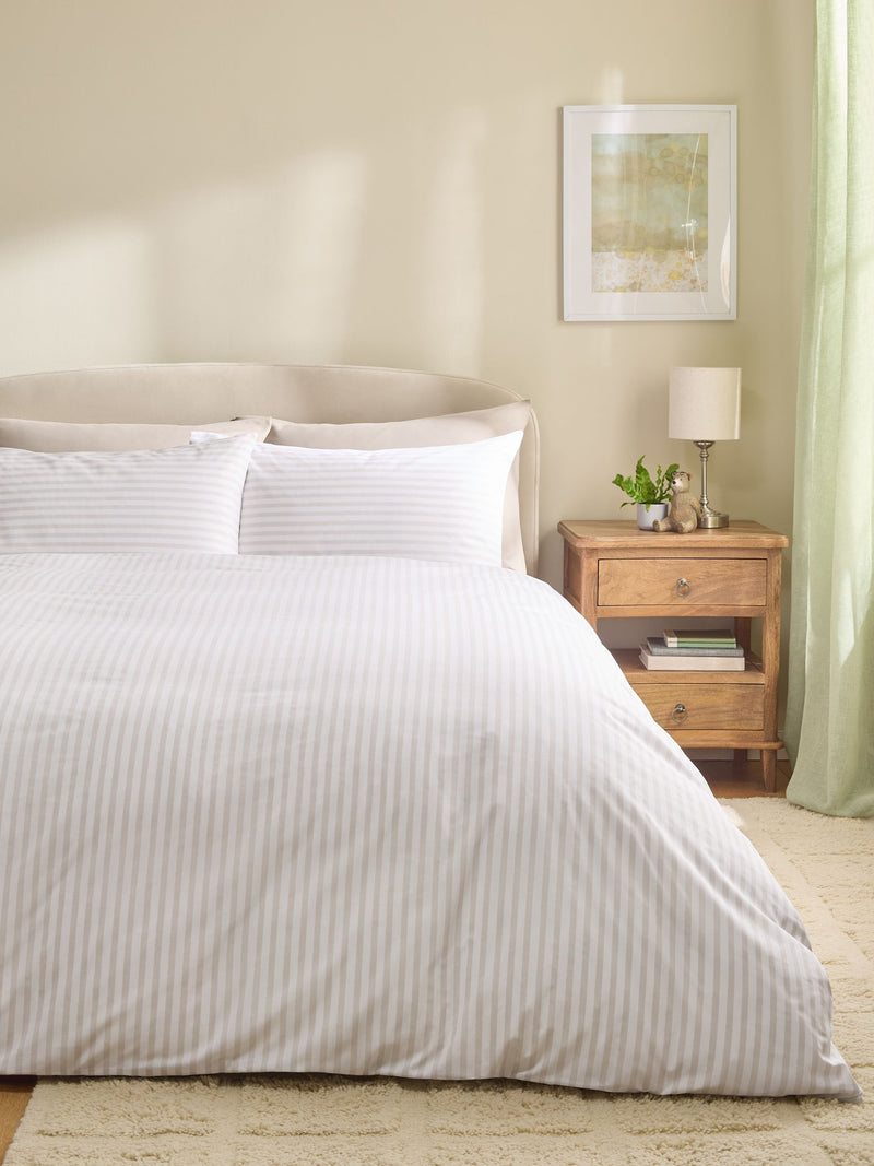 White Natural Bertie Bear reversible duvet cover and pillowcase set (British brand)