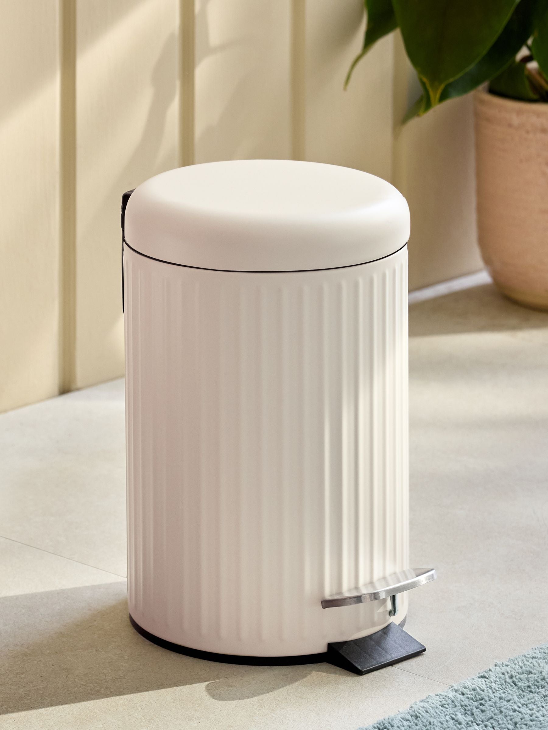 Cream rib pedal bin 3L soft close, UK version