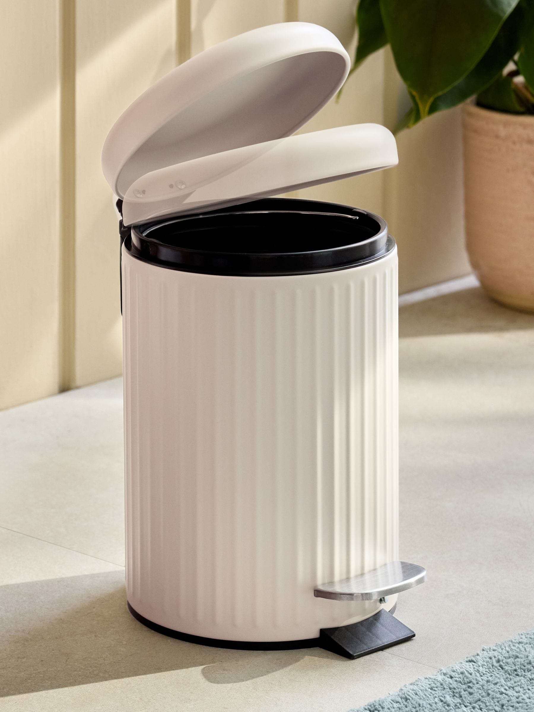 Cream rib pedal bin 3L soft close, UK version