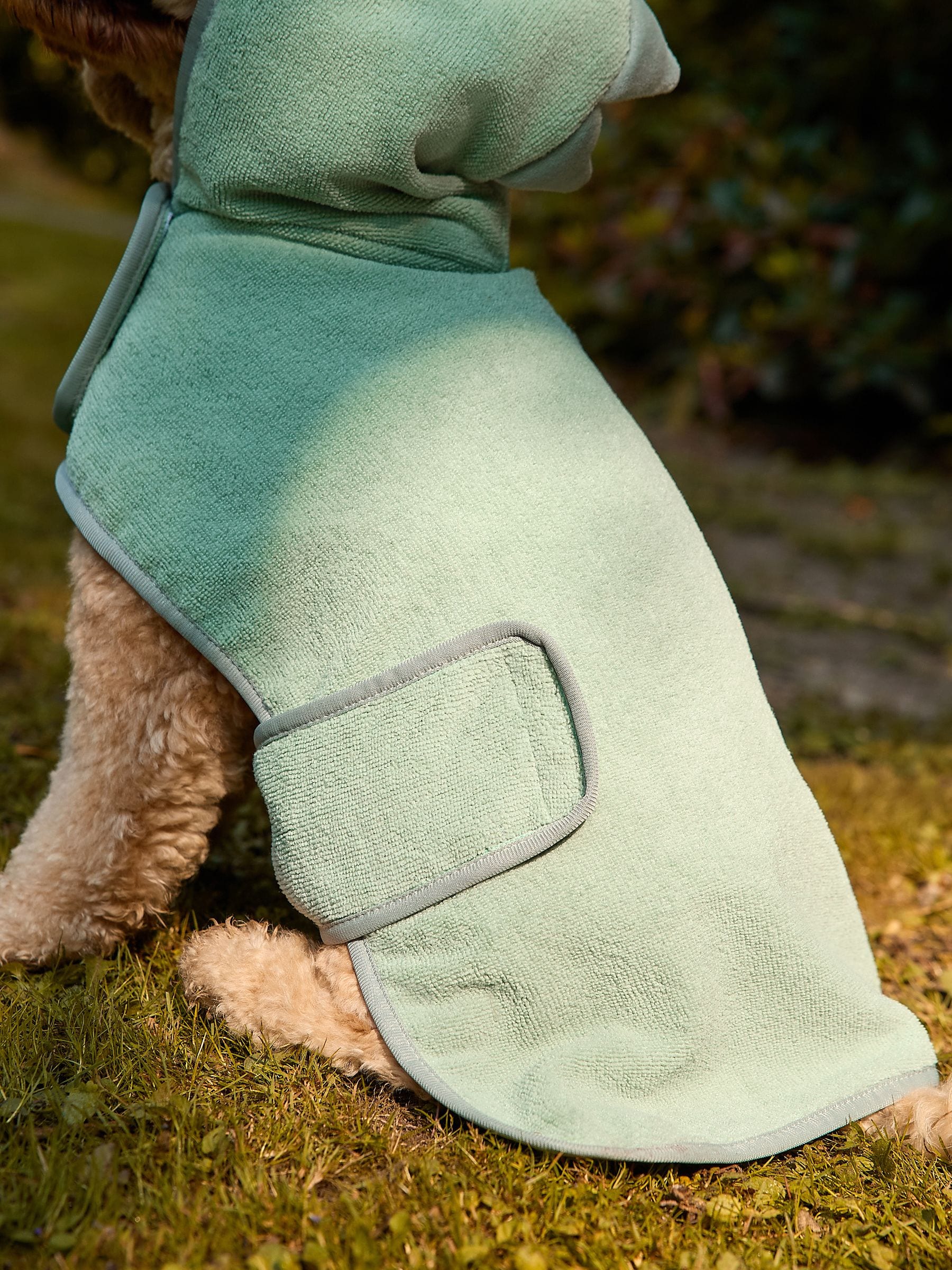 Green dinosaur pet towel robe, 88% polyester, 12% nylon (British brand)