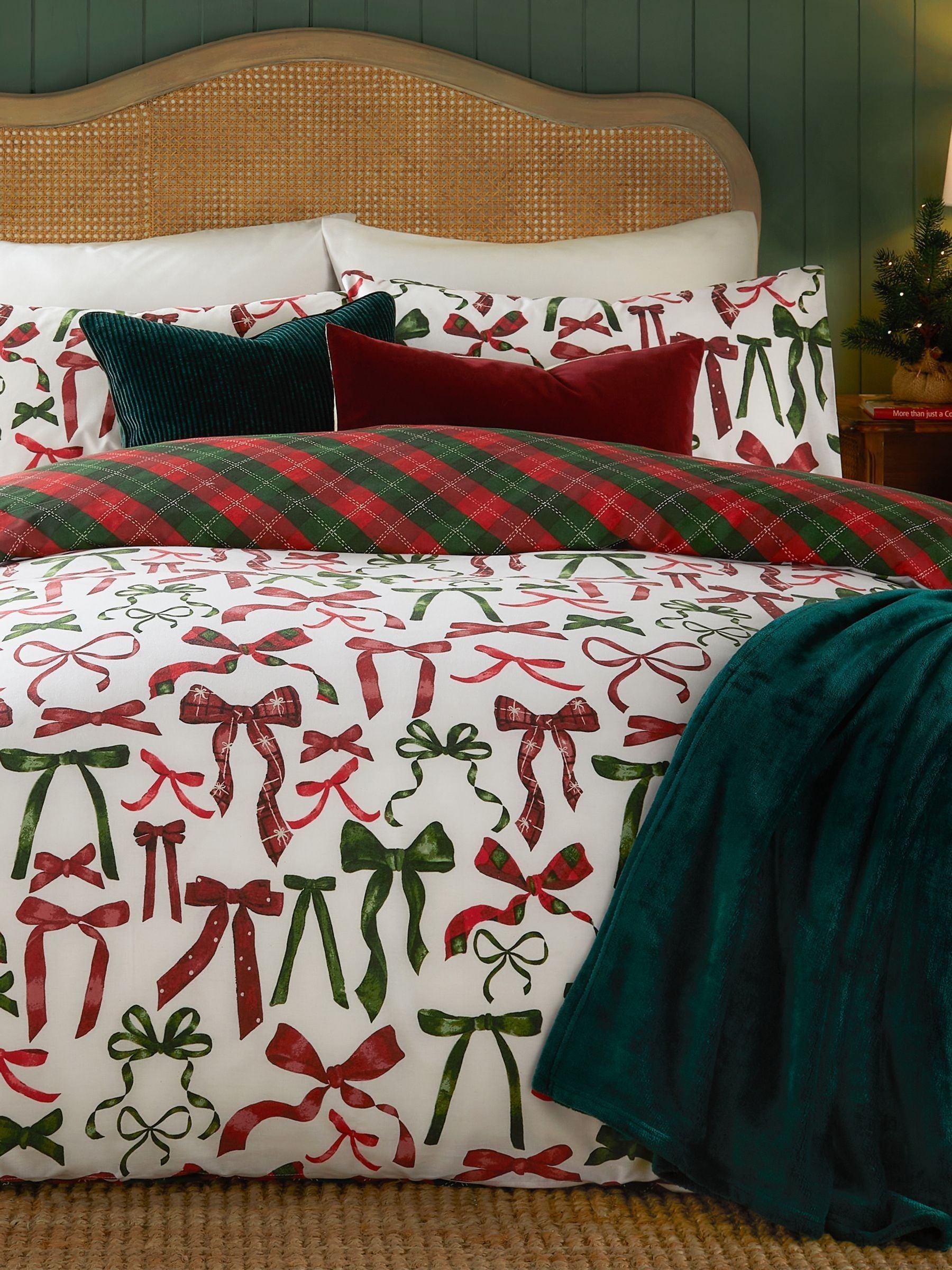 Furn Berry/Pine Nathalie Bows Reversible Duvet Cover and Pillowcase Set