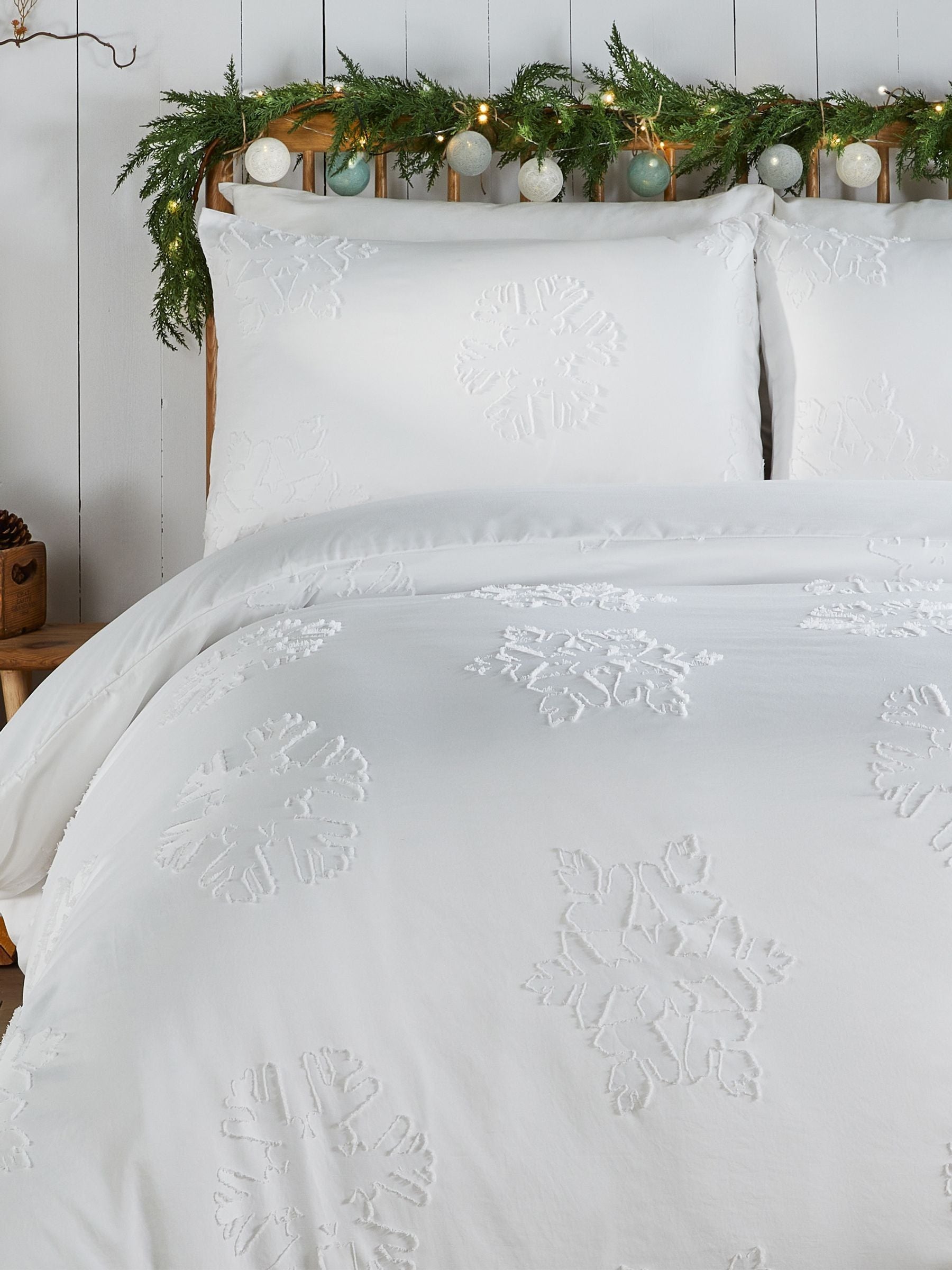 White Christmas snow crystal tufted duvet cover set - British product