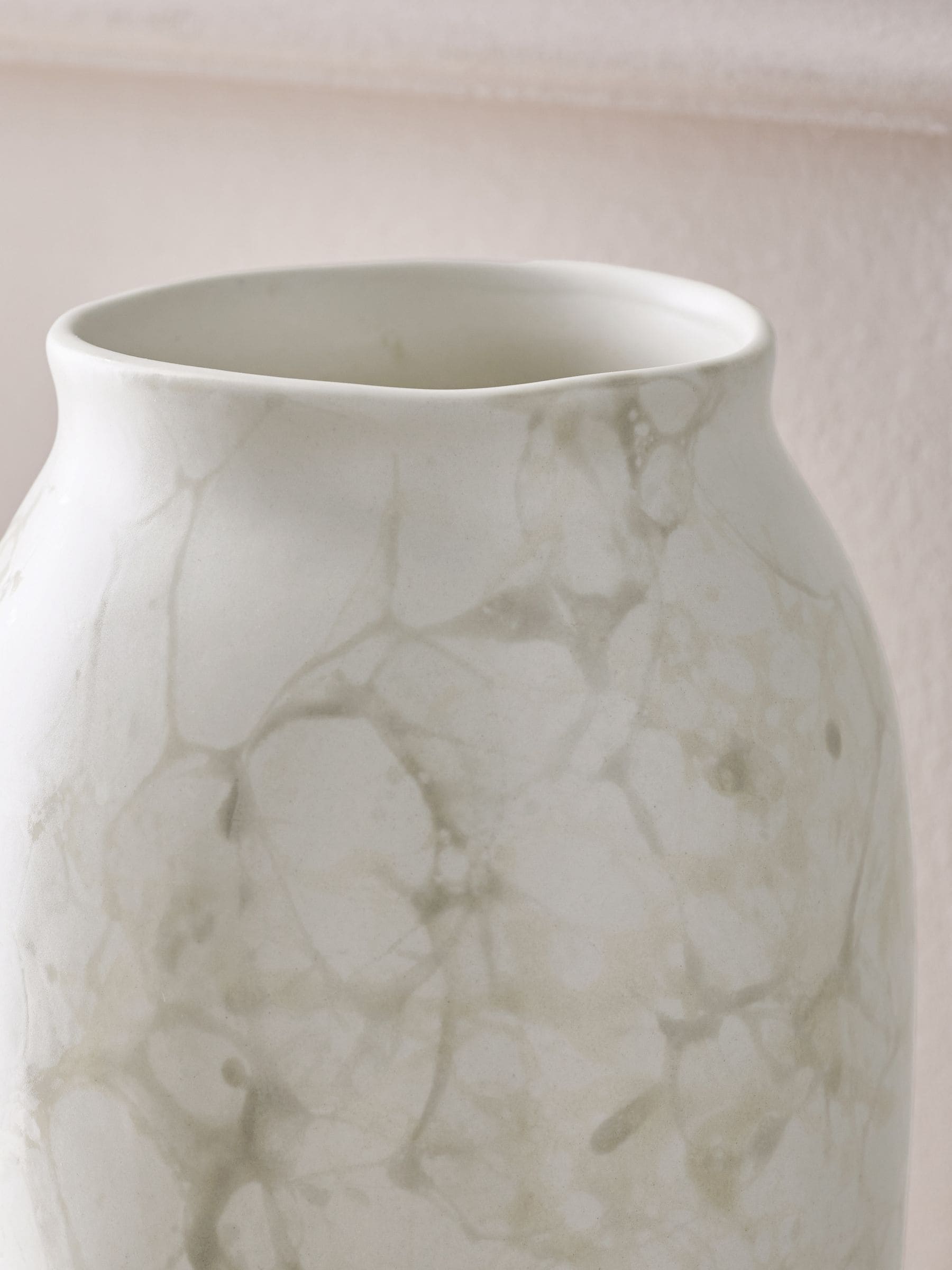White ceramic marble effect vase 26.5cm (British brand)