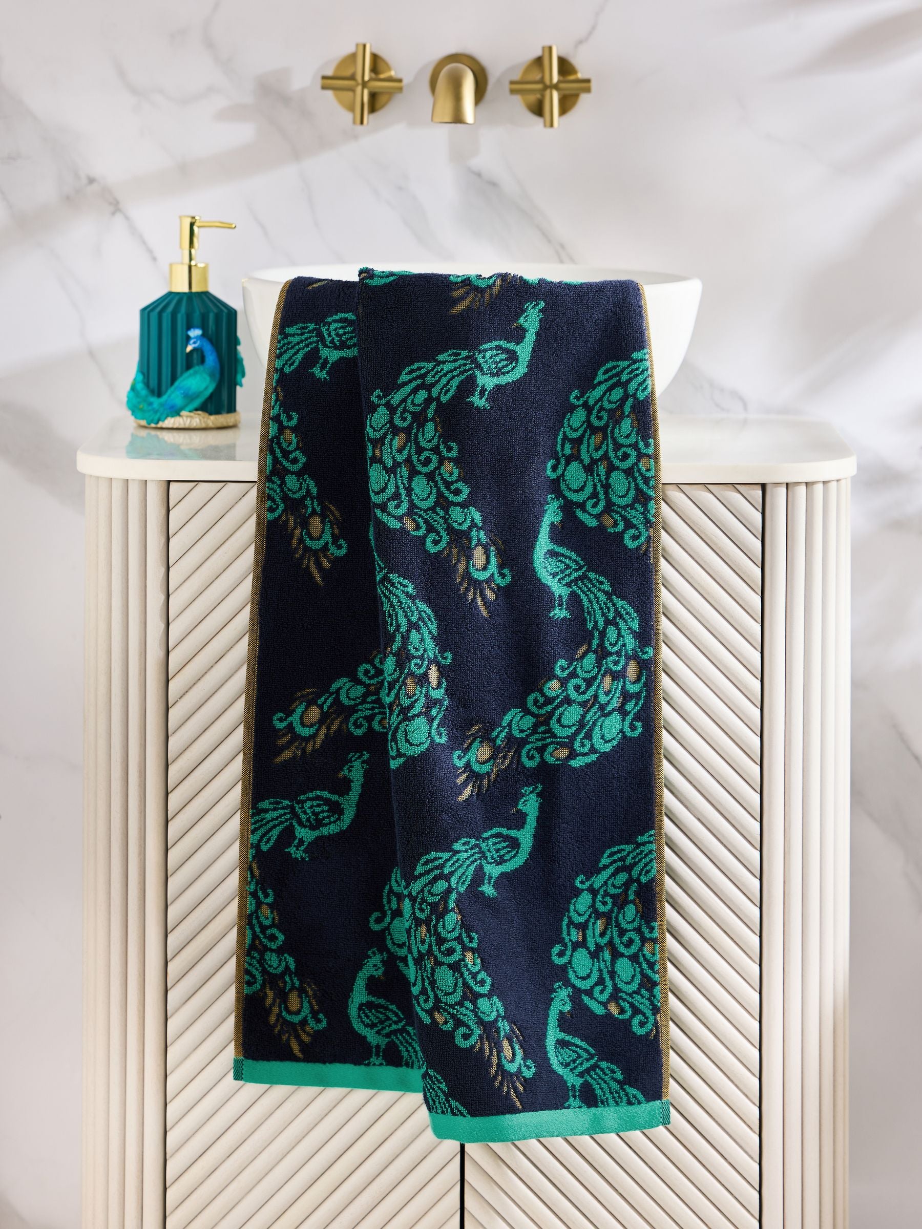 Blue Peacock hand and bath towel 100% cotton, UK version