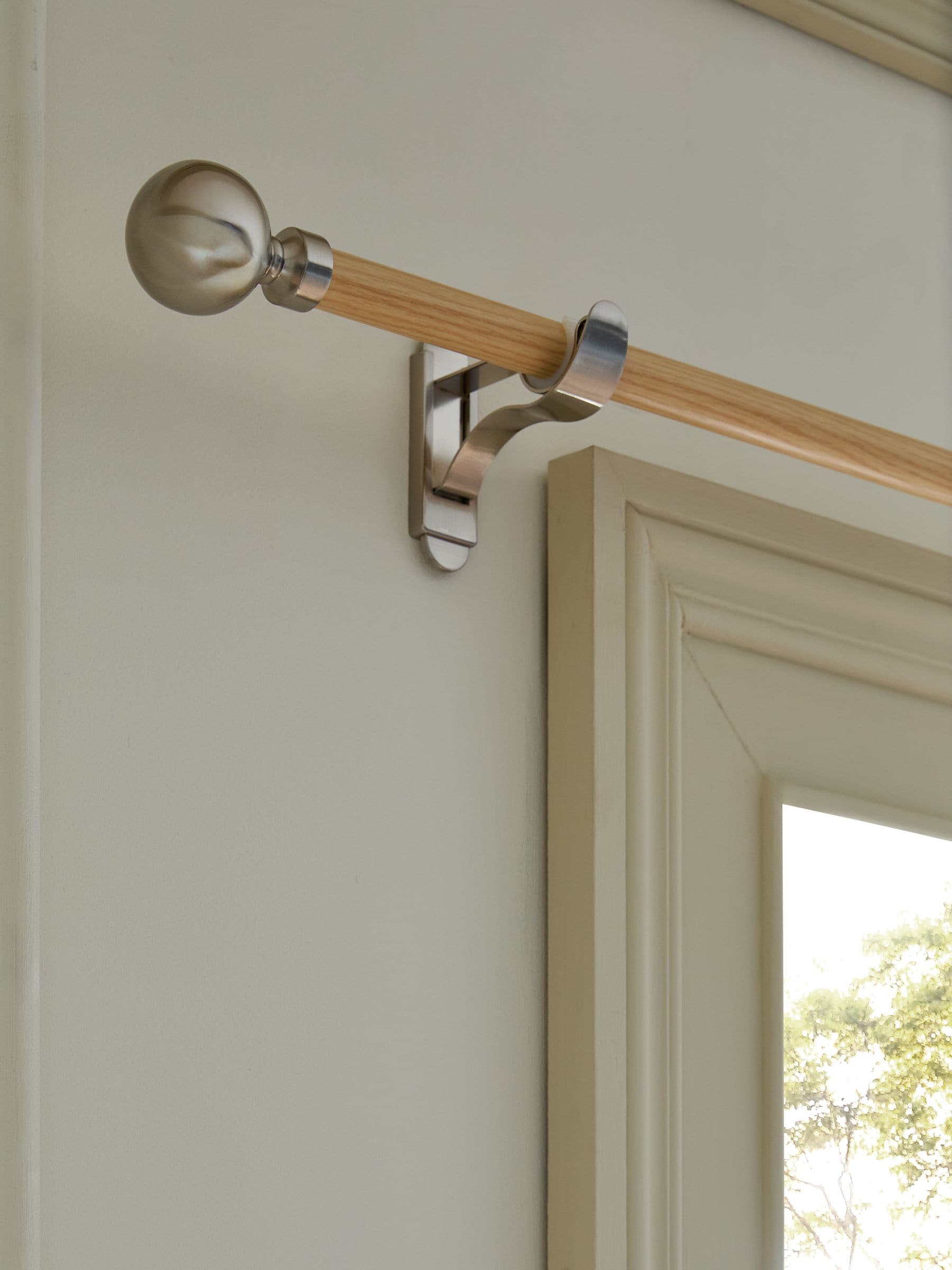 Light wood curtain pole kit with ball finials 28mm (British brand)