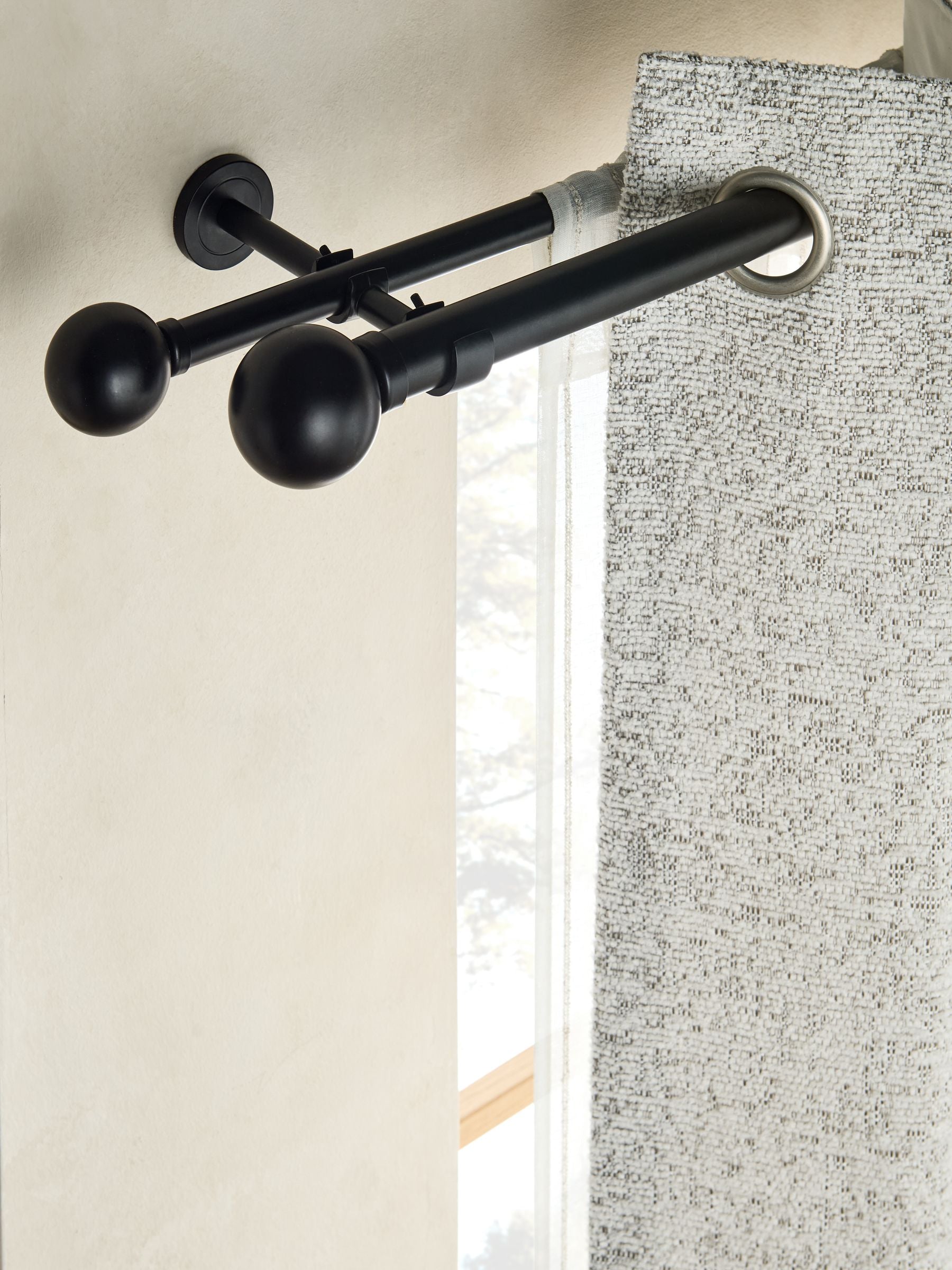 Black double curtain and voile pole kit, UK version