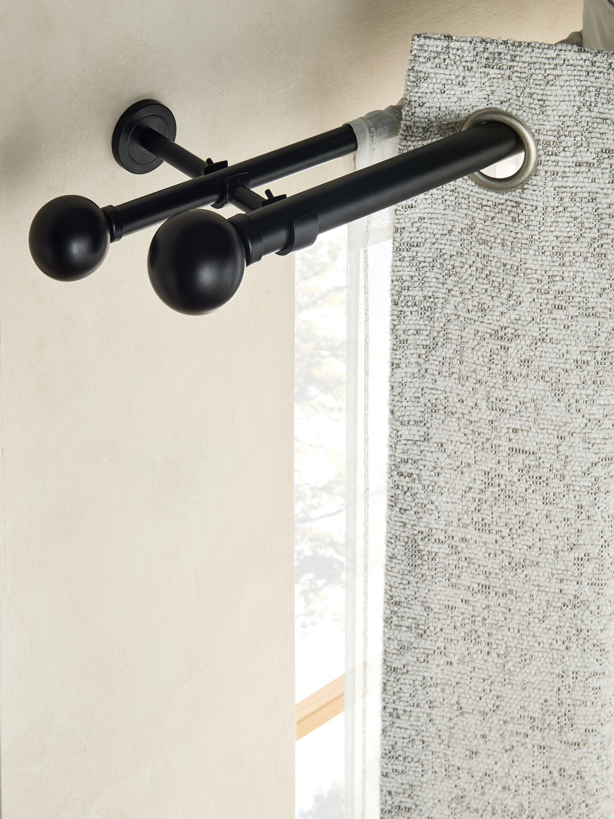 Black double curtain and voile pole kit, UK version