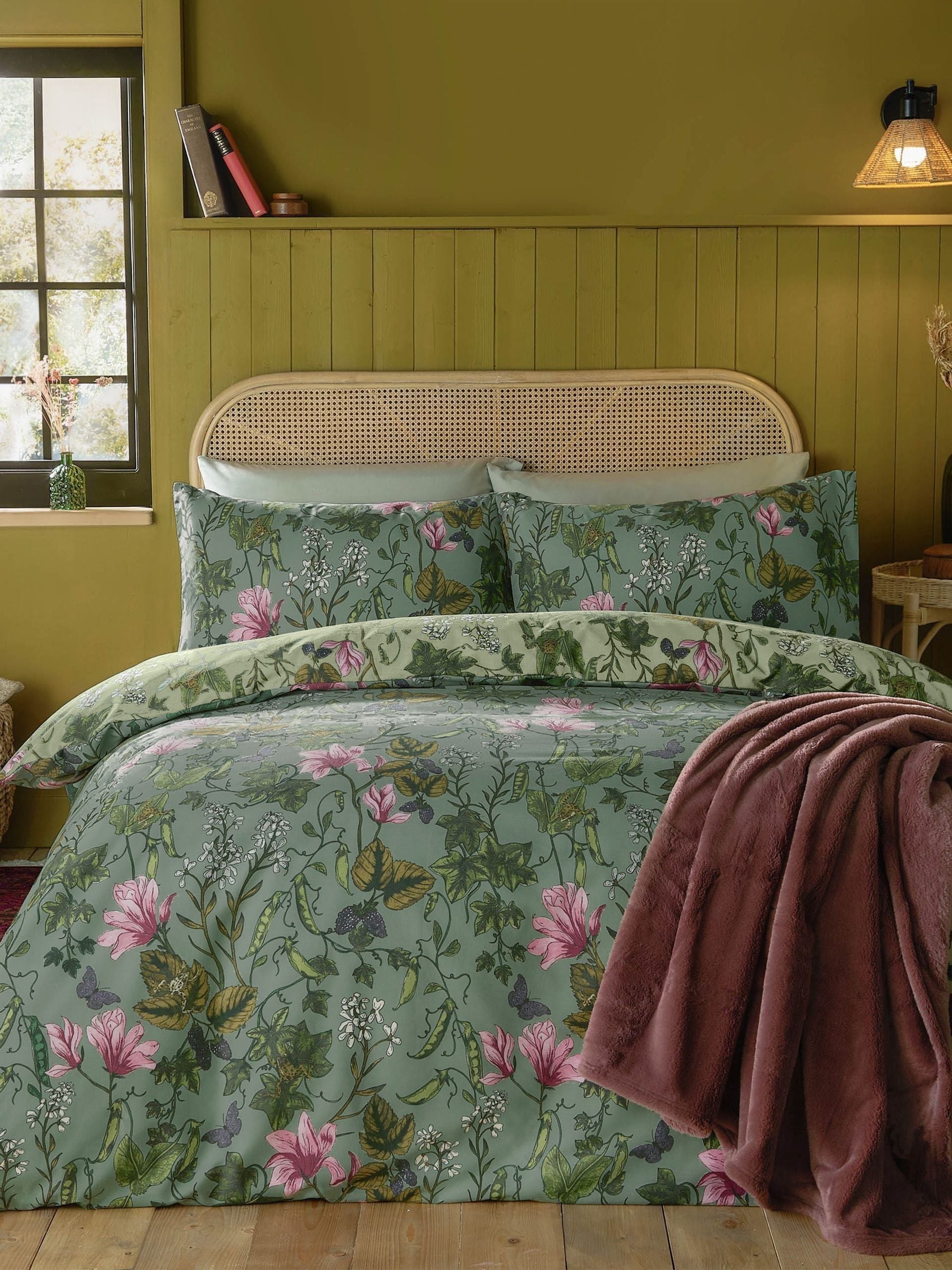 Green Mystic Berry reversible duvet cover and pillowcase set - British product