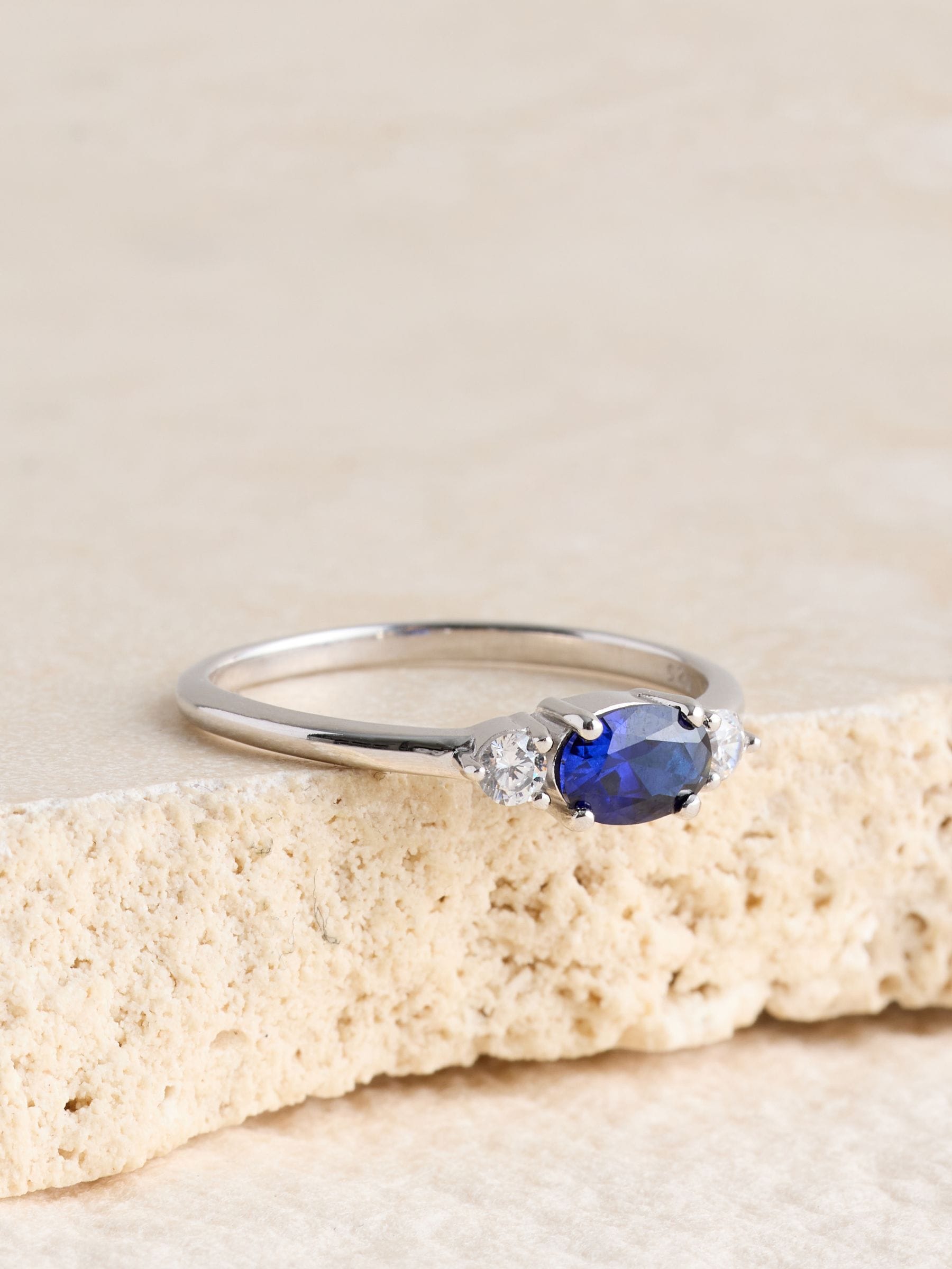Sapphire coloured stone sterling silver ring, UK version
