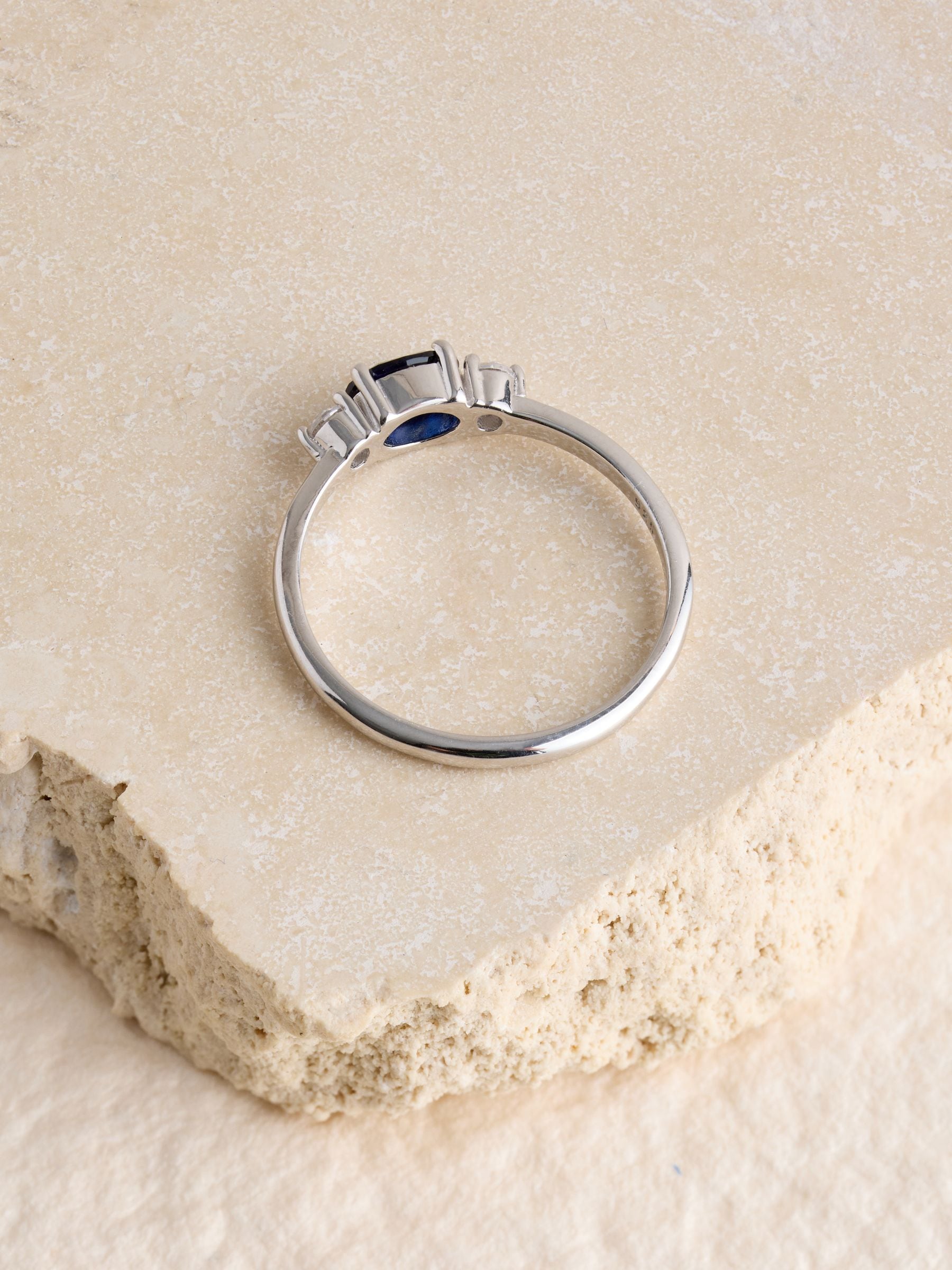 Sapphire coloured stone sterling silver ring, UK version