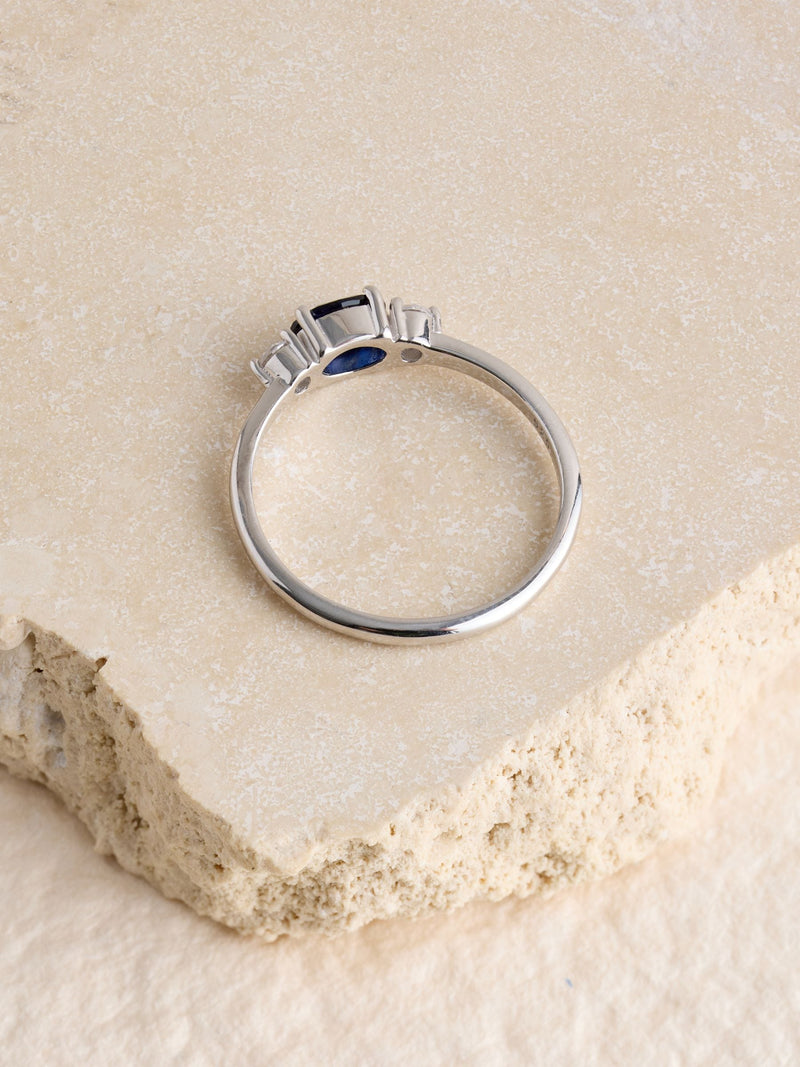 Sapphire coloured stone sterling silver ring, UK version