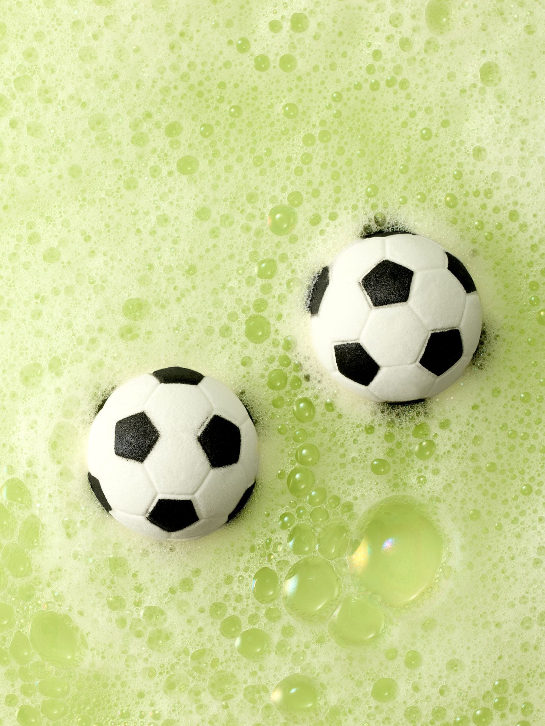 Football bubble bath and bath fizzer gift set, imported from the UK