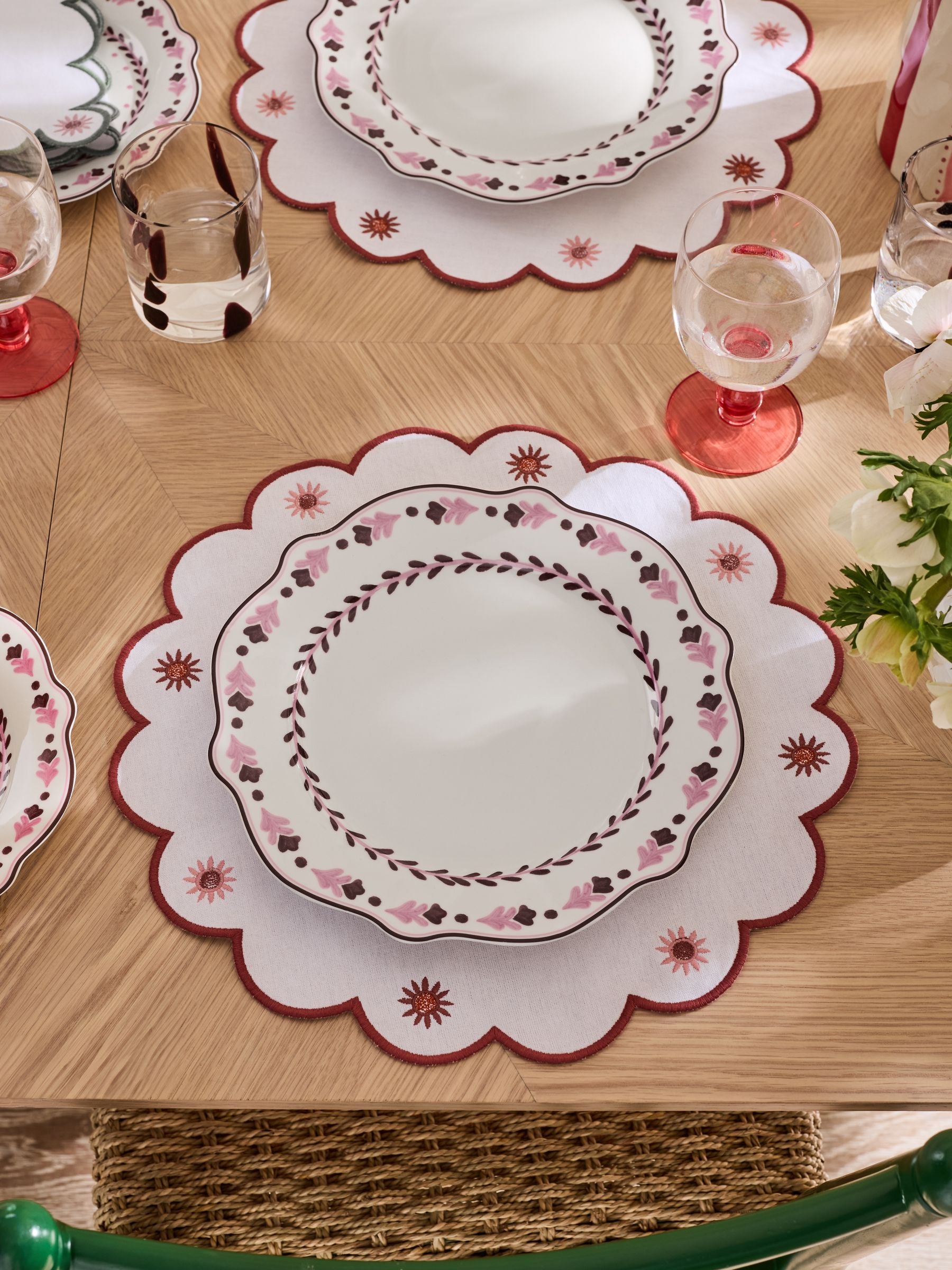 Nina Campbell pink primrose dinner plates set of 4, UK version