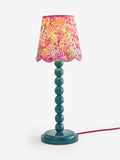 Lucy Tiffney tealblå floral bobbin bordlampe, britisk versjon