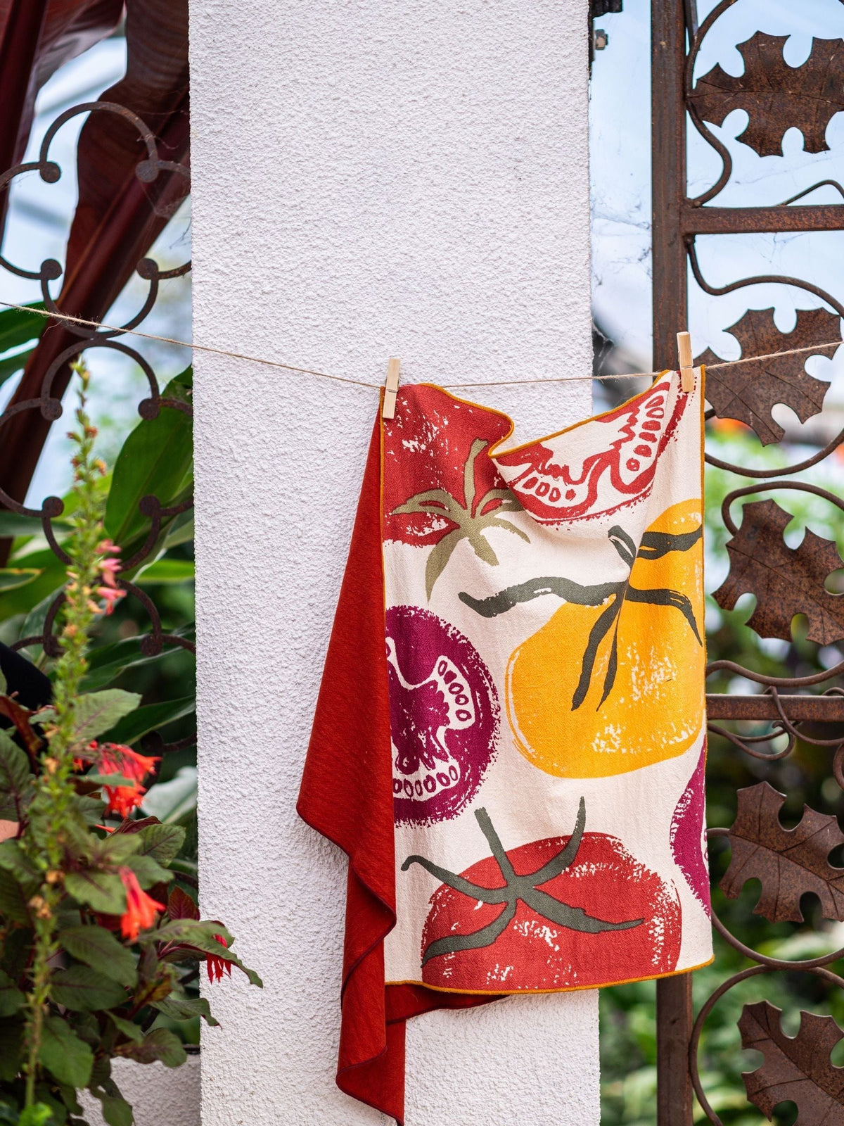 Purer Home X Eden Project Set of 2 Multi Tomatoes Double Oven Gloves & Tea Towel