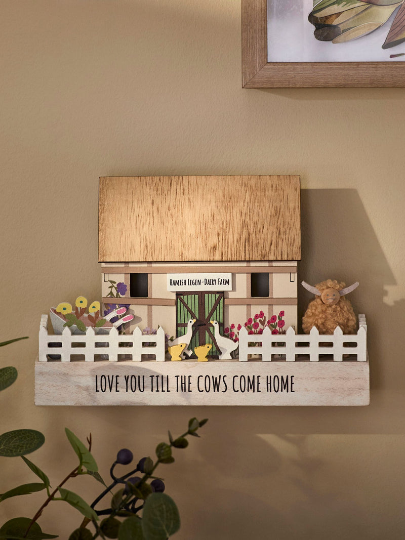 Natural Hamish Highland Cow wooden house scene 22cm - British product