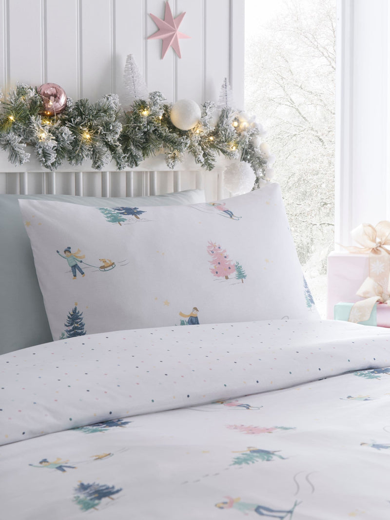 Fusion White Frosty Skier Christmas Duvet Cover Set - British product