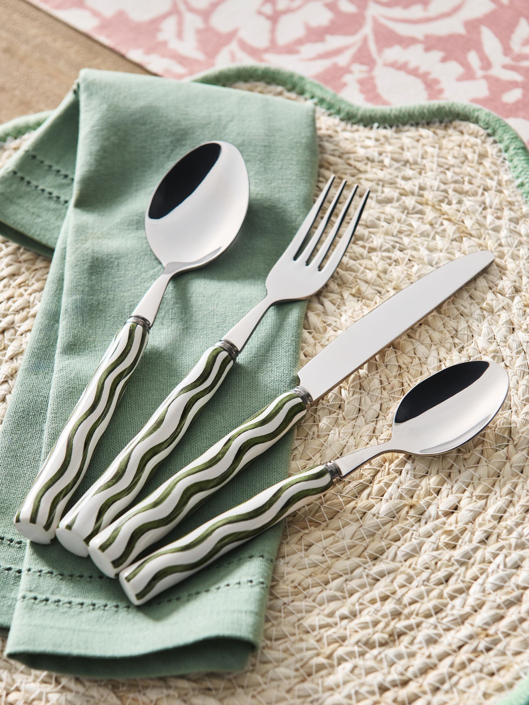 Cutlery set green ceramic handle wiggle pattern 16 piece (British brand)