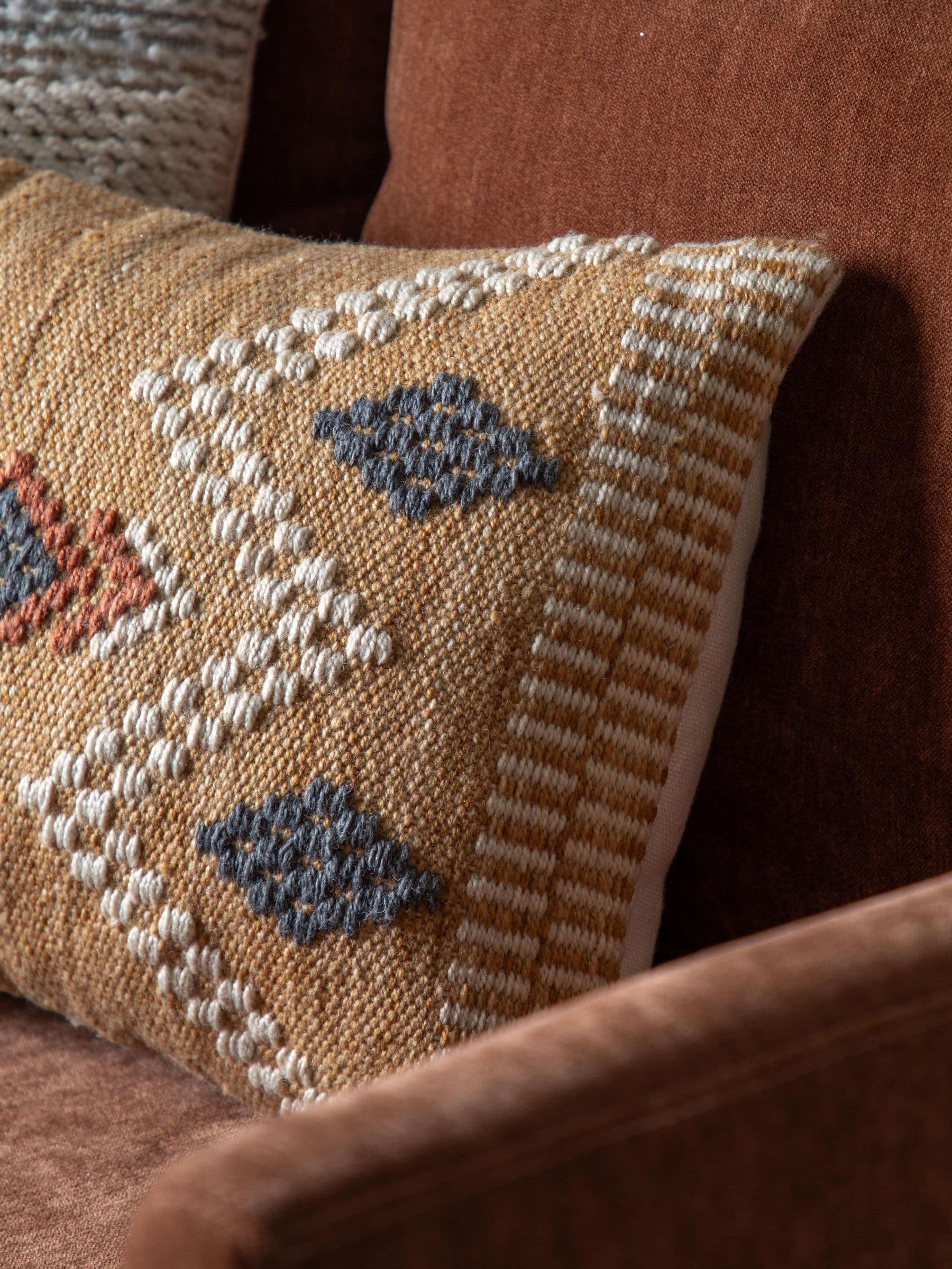 Gallery Home natural geo woven cushion 35x50cm, UK version