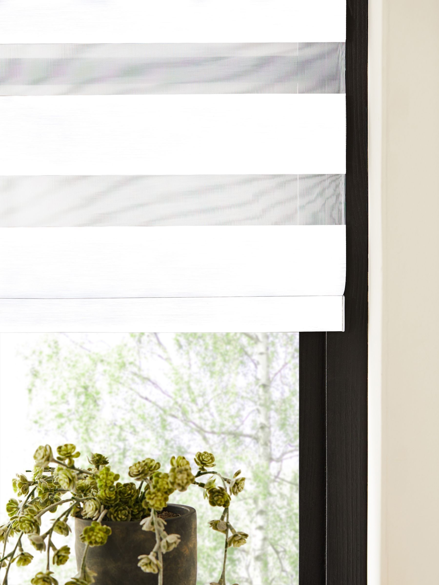 Balsa white day and night blind, UK version