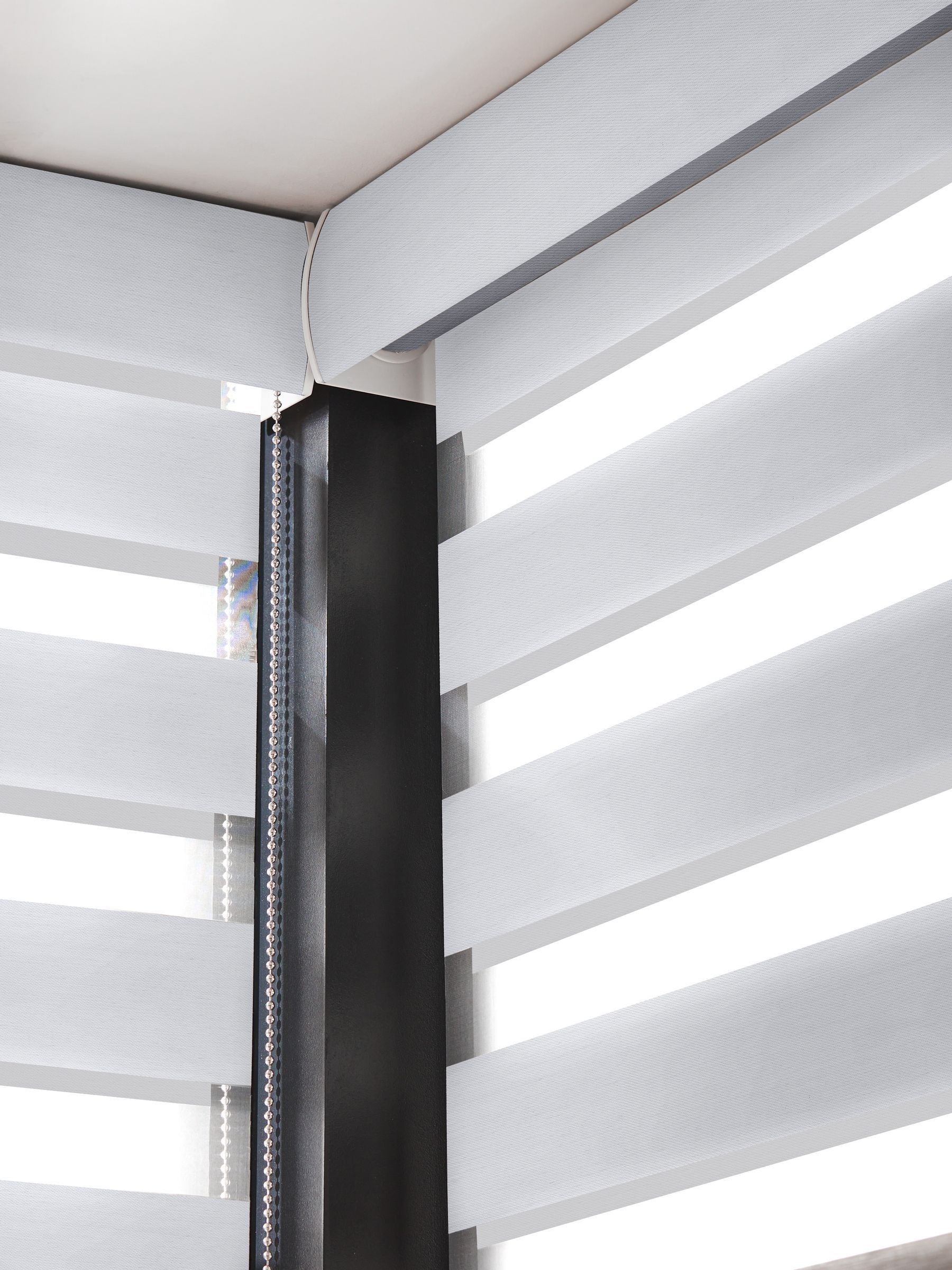 Thar white day and night roller blind - British product