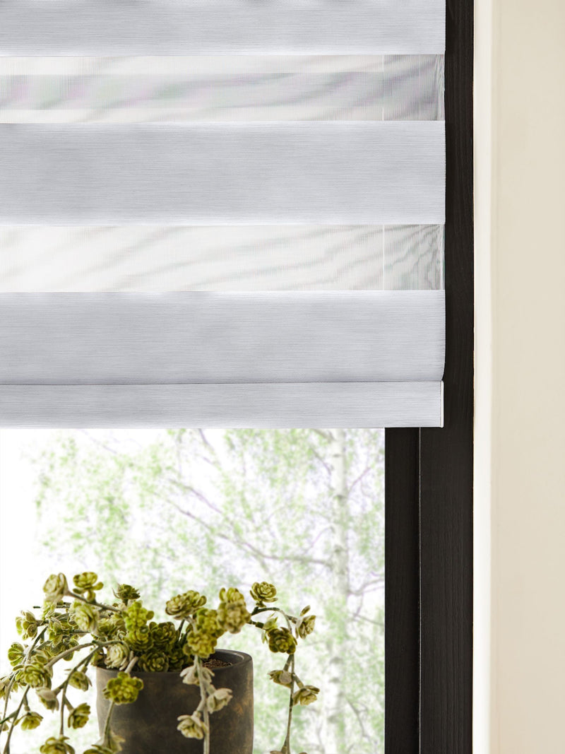 Thar white day and night roller blind - British product