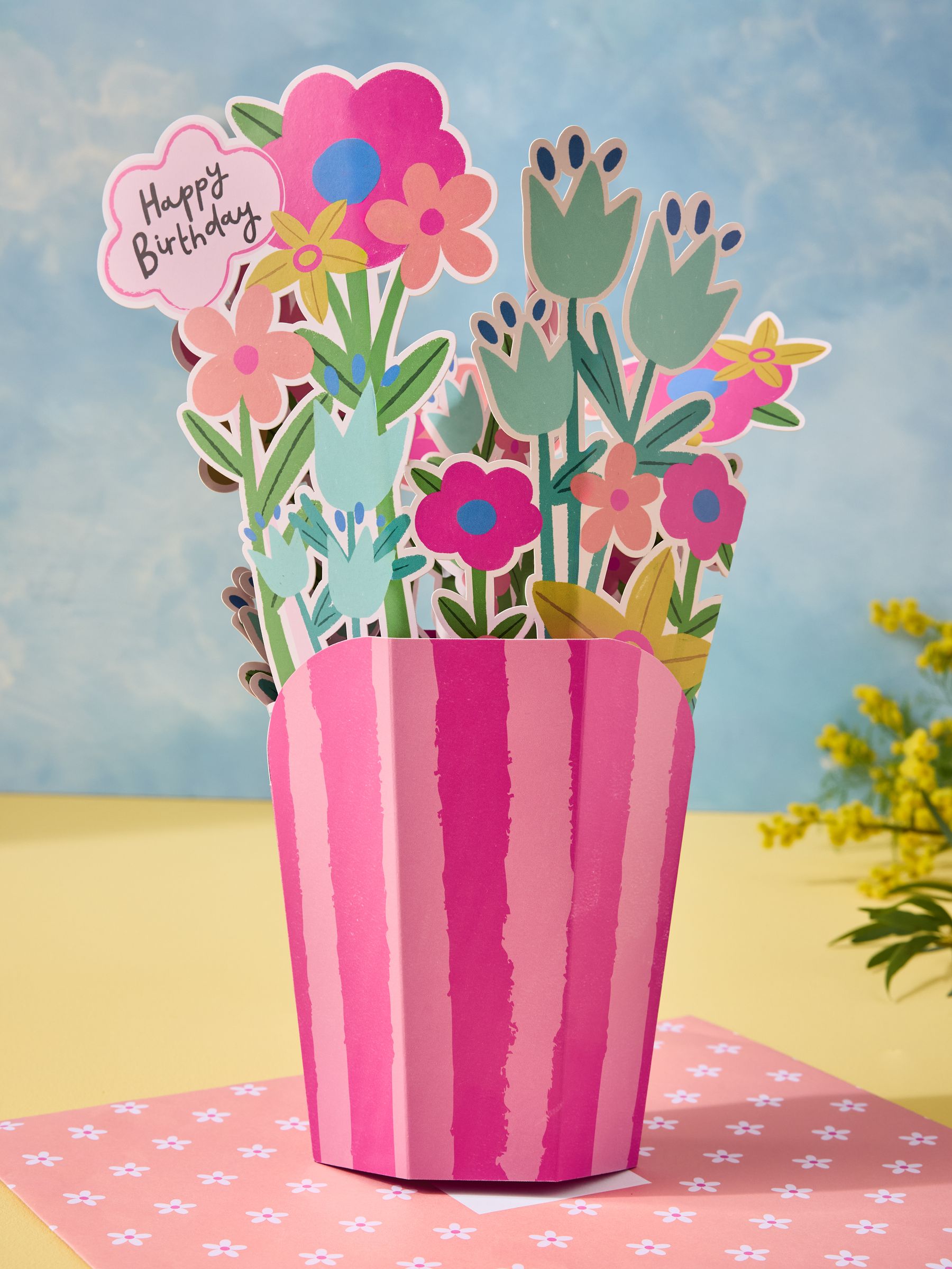 Pop up floral birthday card large pink 18x19cm (British brand)