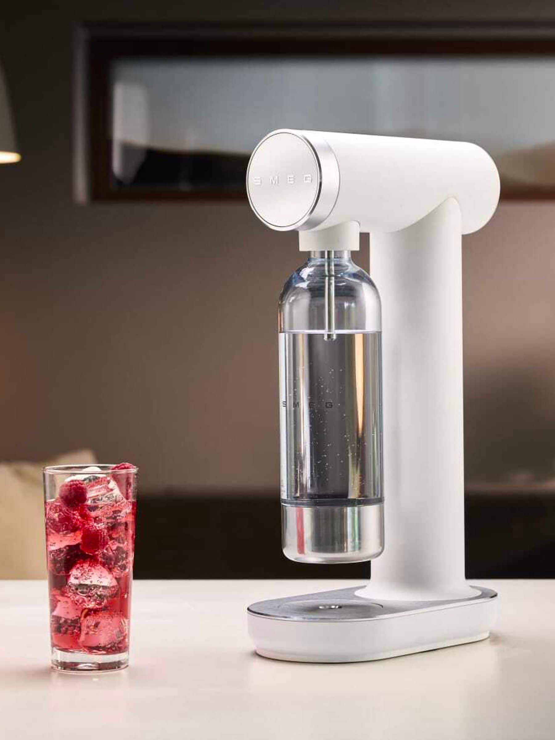 Smeg Matte Black soda maker 800ml (British brand)