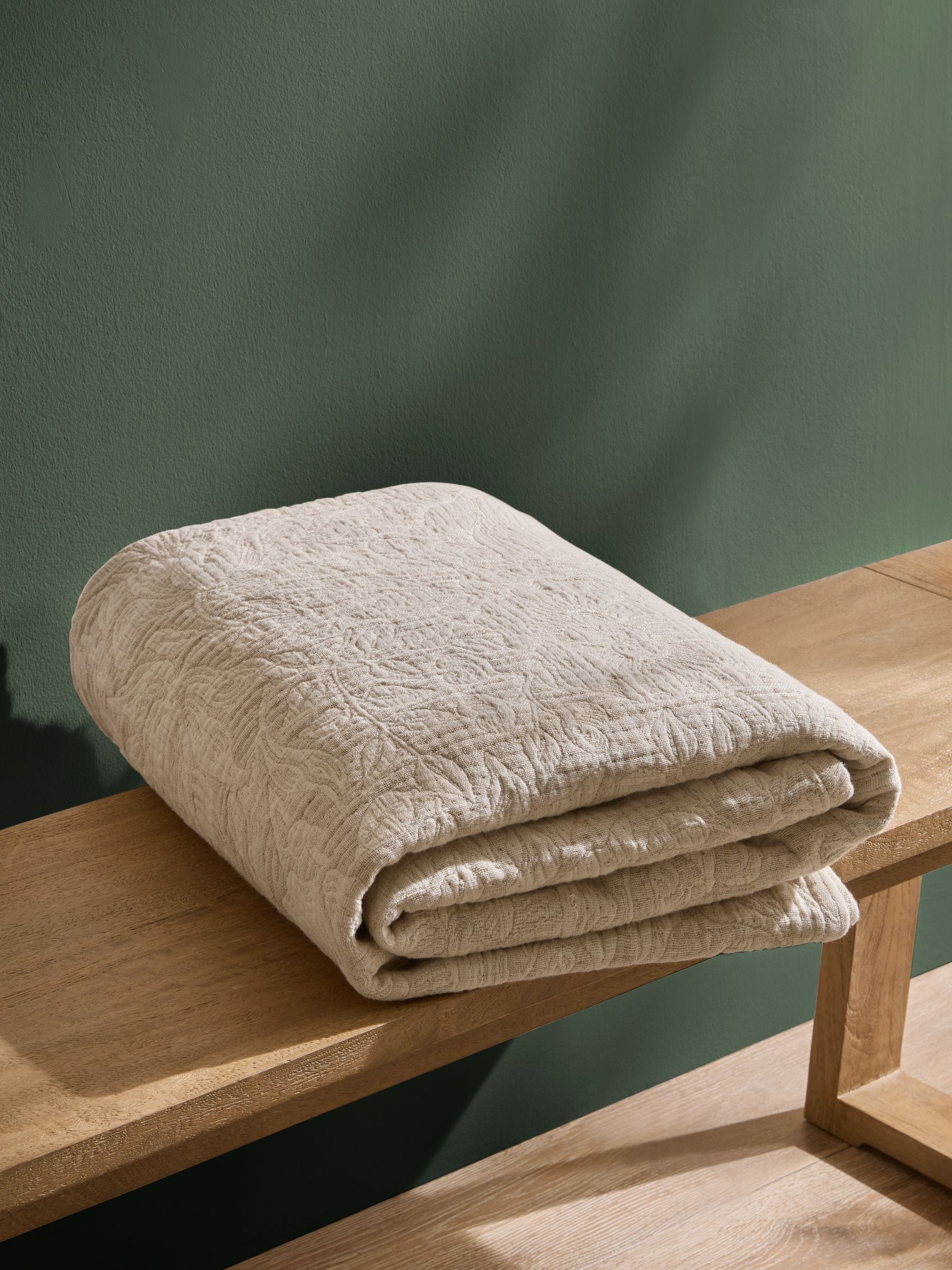 Nina Campbell Natural Floral Jacquard throw 150x200cm - British product