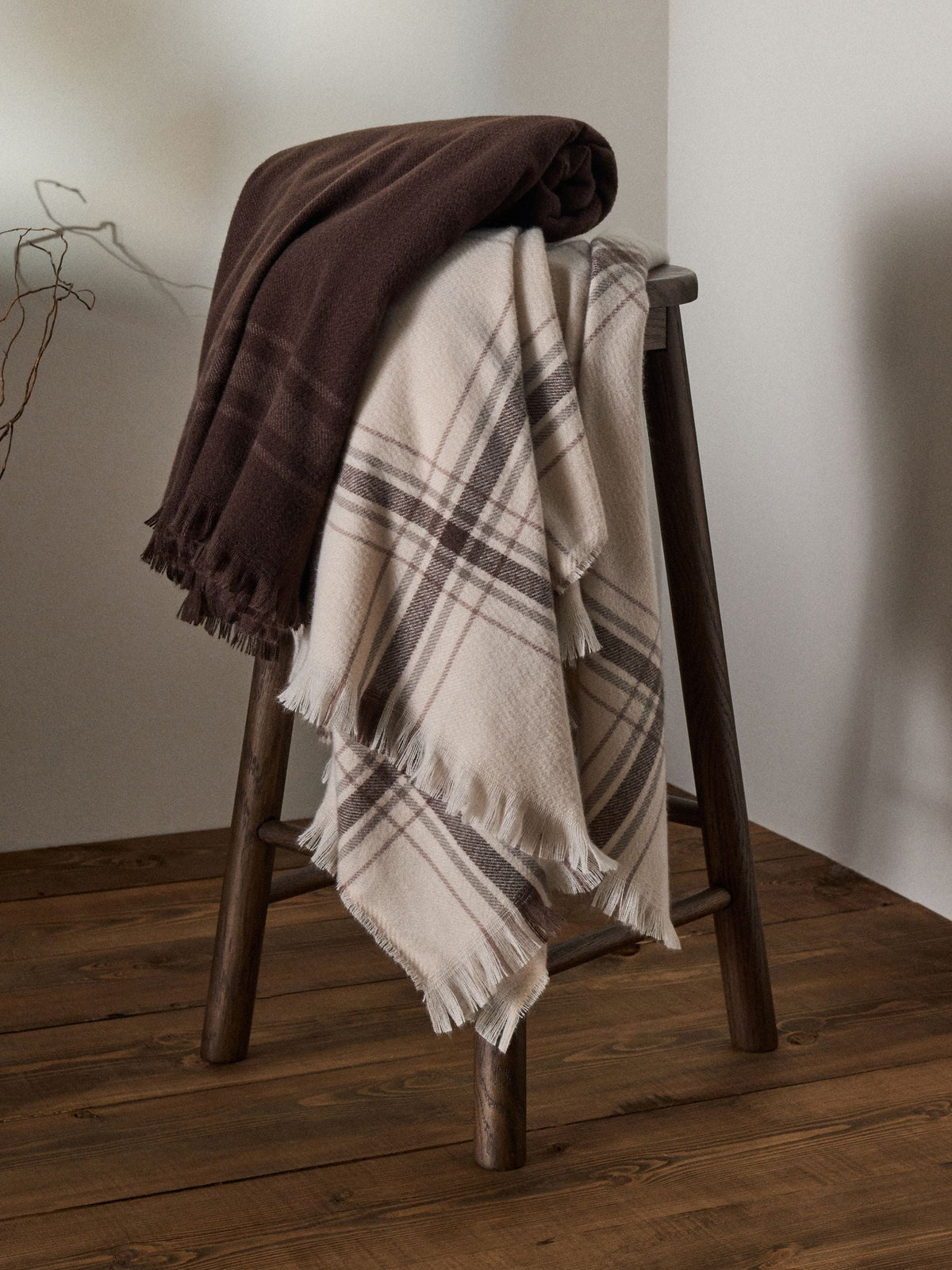 The Set 2 Pack Chocolate/Natural Check Cosy Throws