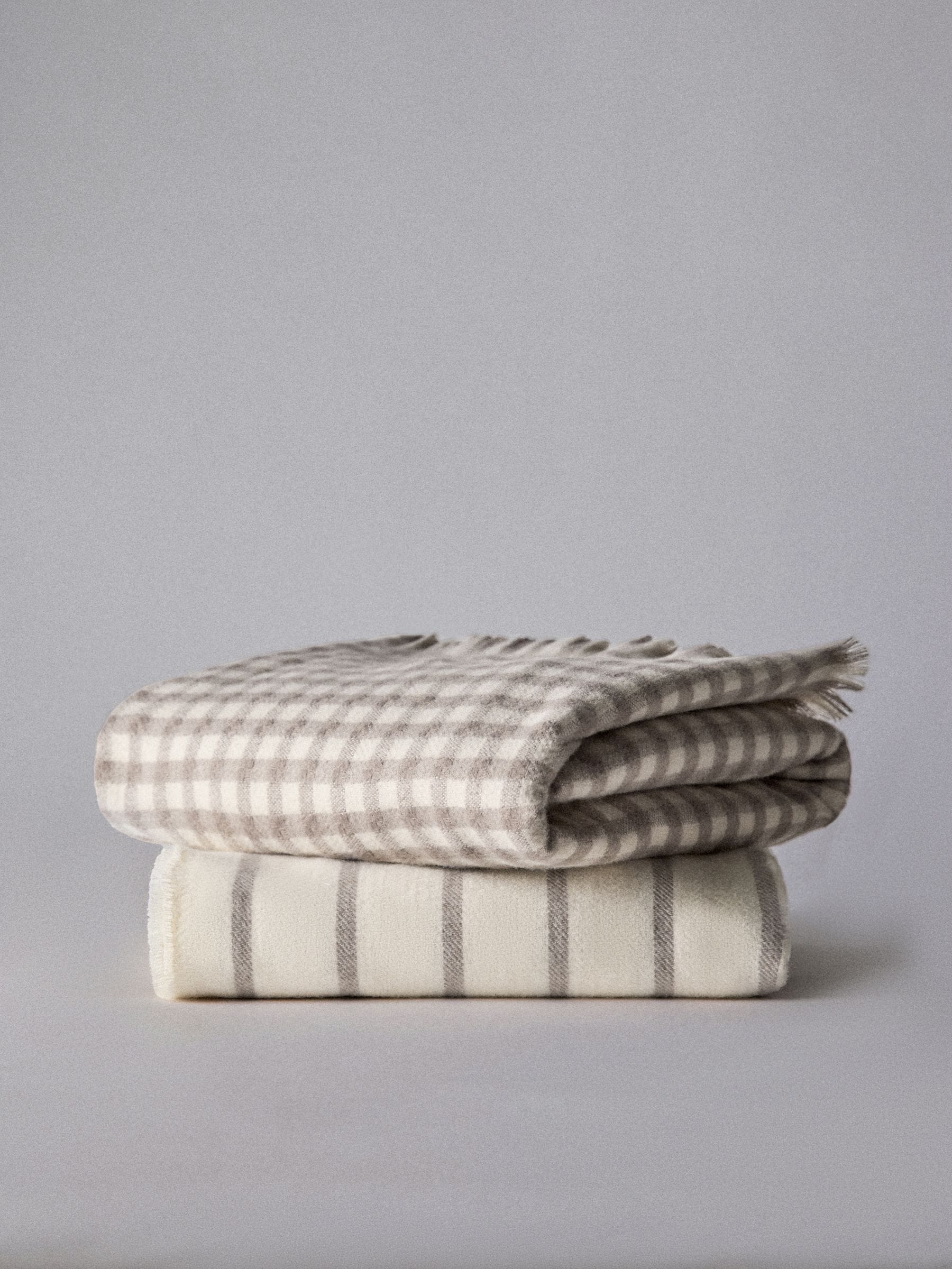 THE SET 2 pack cosy throws gingham stripe, imported from the UK