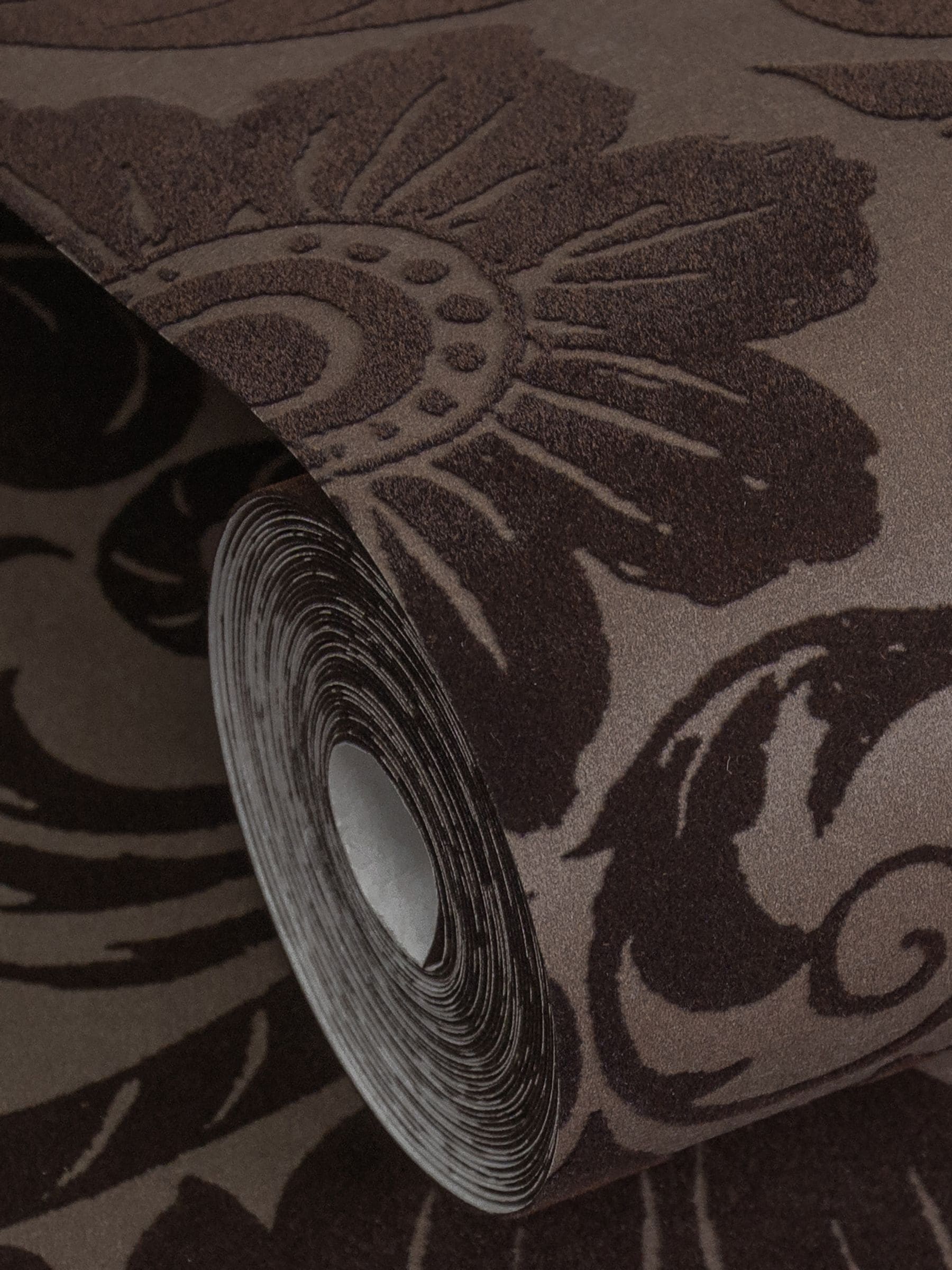 Laurence Llewelyn-Bowen Damask Sauvage flock wallpaper 10m, imported from the UK