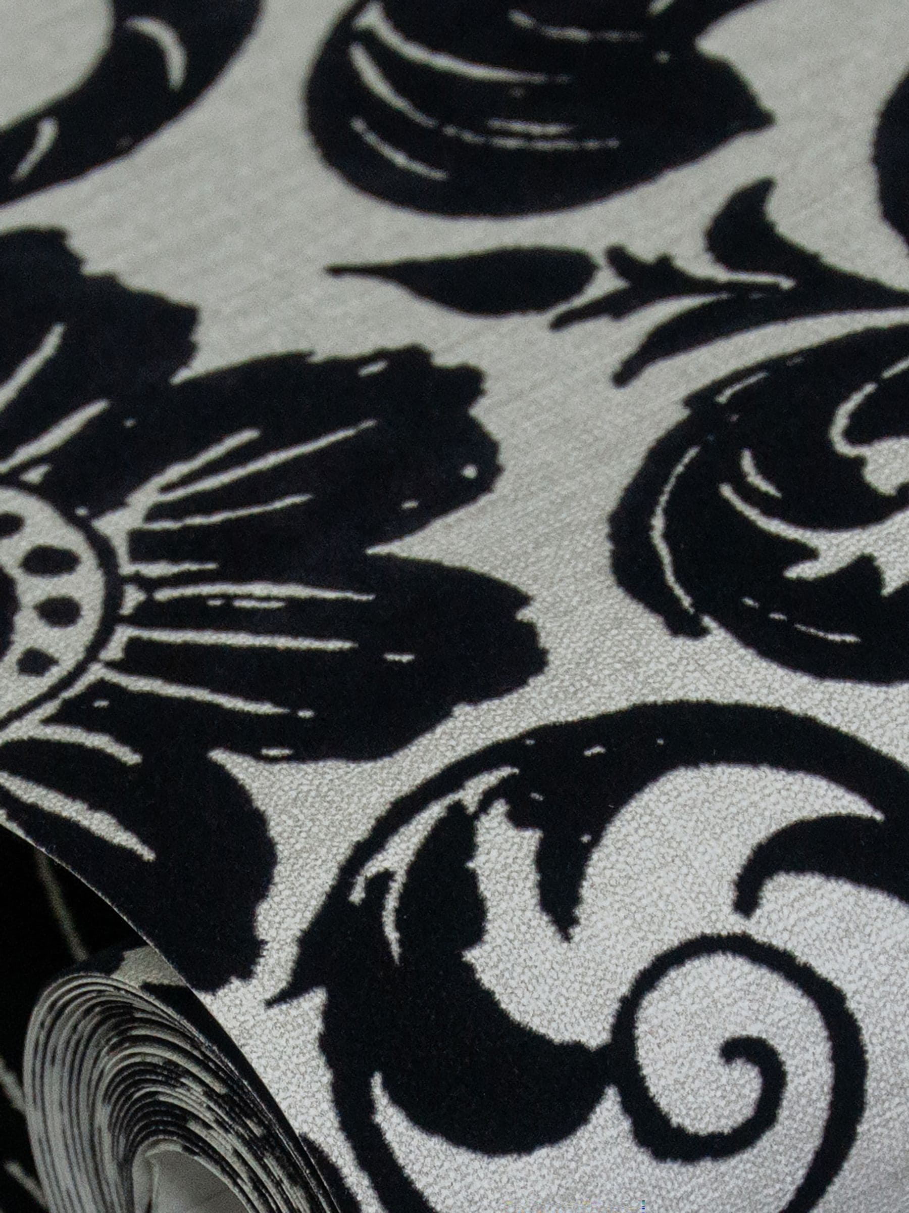 Laurence Llewelyn-Bowen Damask Sauvage flock wallpaper 10m, imported from the UK