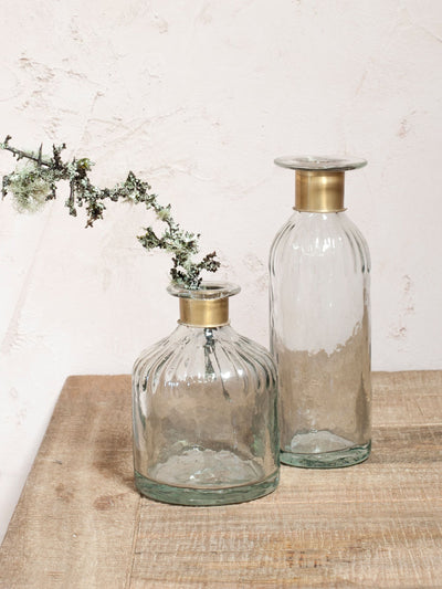 Nkuku Brass Chara Lines Hammered Håndverksglassflaske