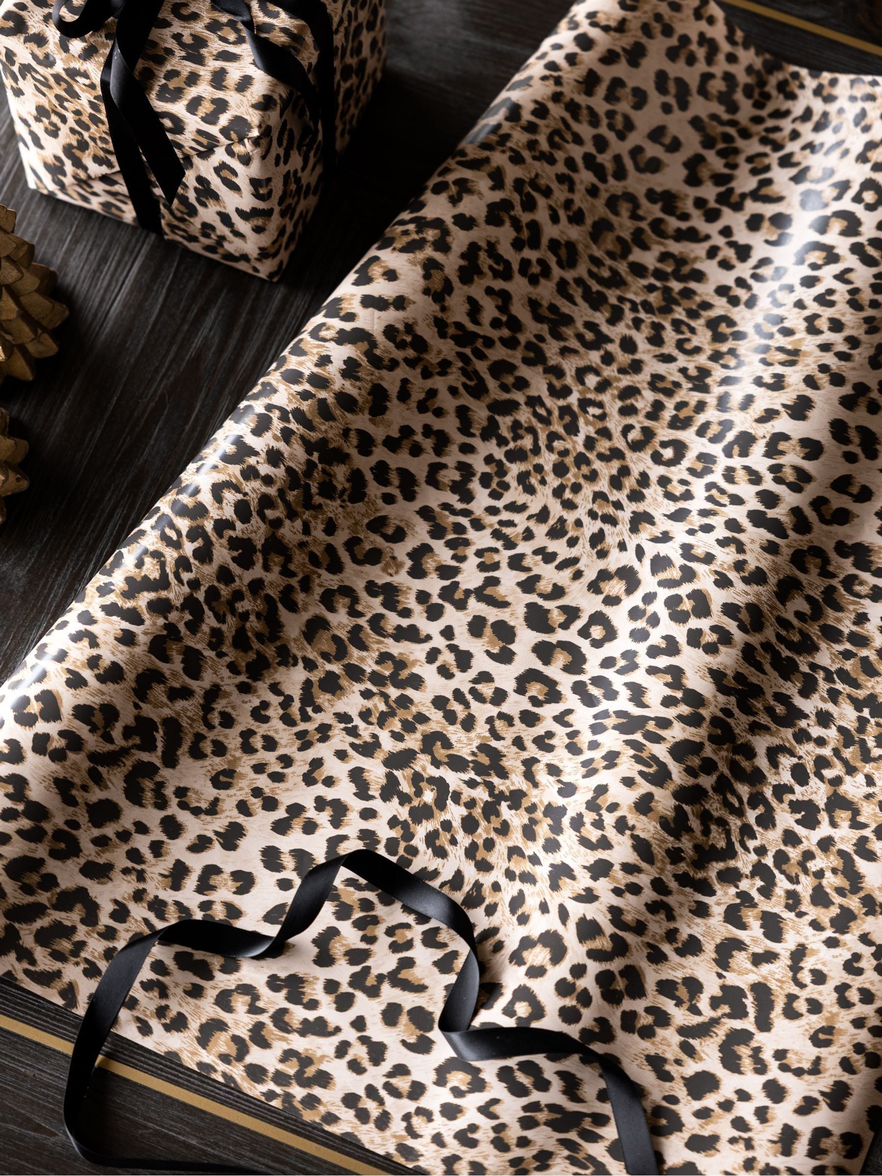 Rockett St George animal print wrapping paper 3 metre - British product