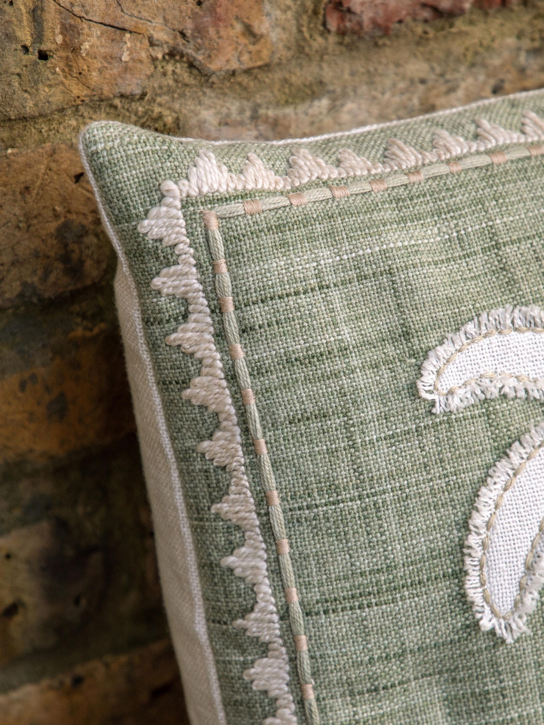 Gallery Home green palm tree cushion 45cm - British product